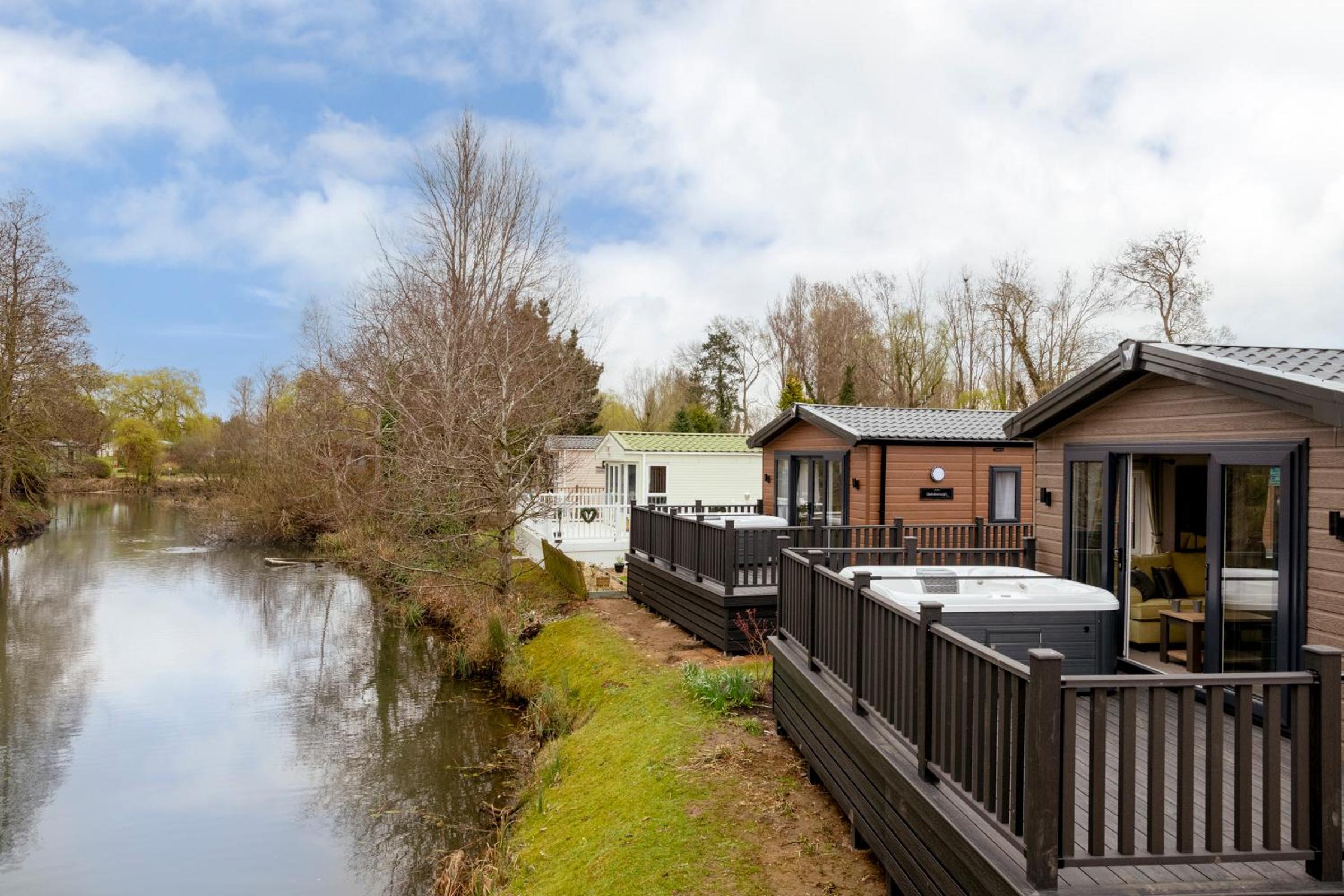 Platinum Hot Tub 2 Bed Caravan - Pet Friendly photo 2