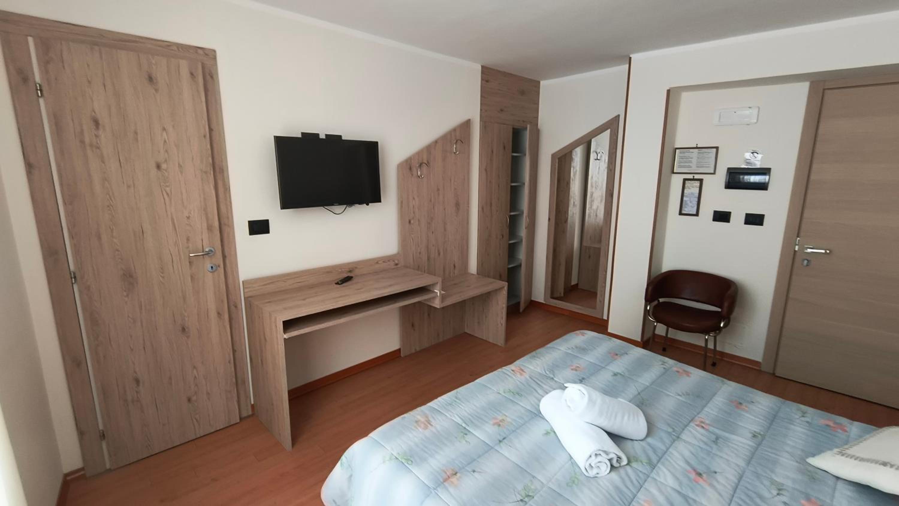 Double or Twin Room with Balcony photo 3