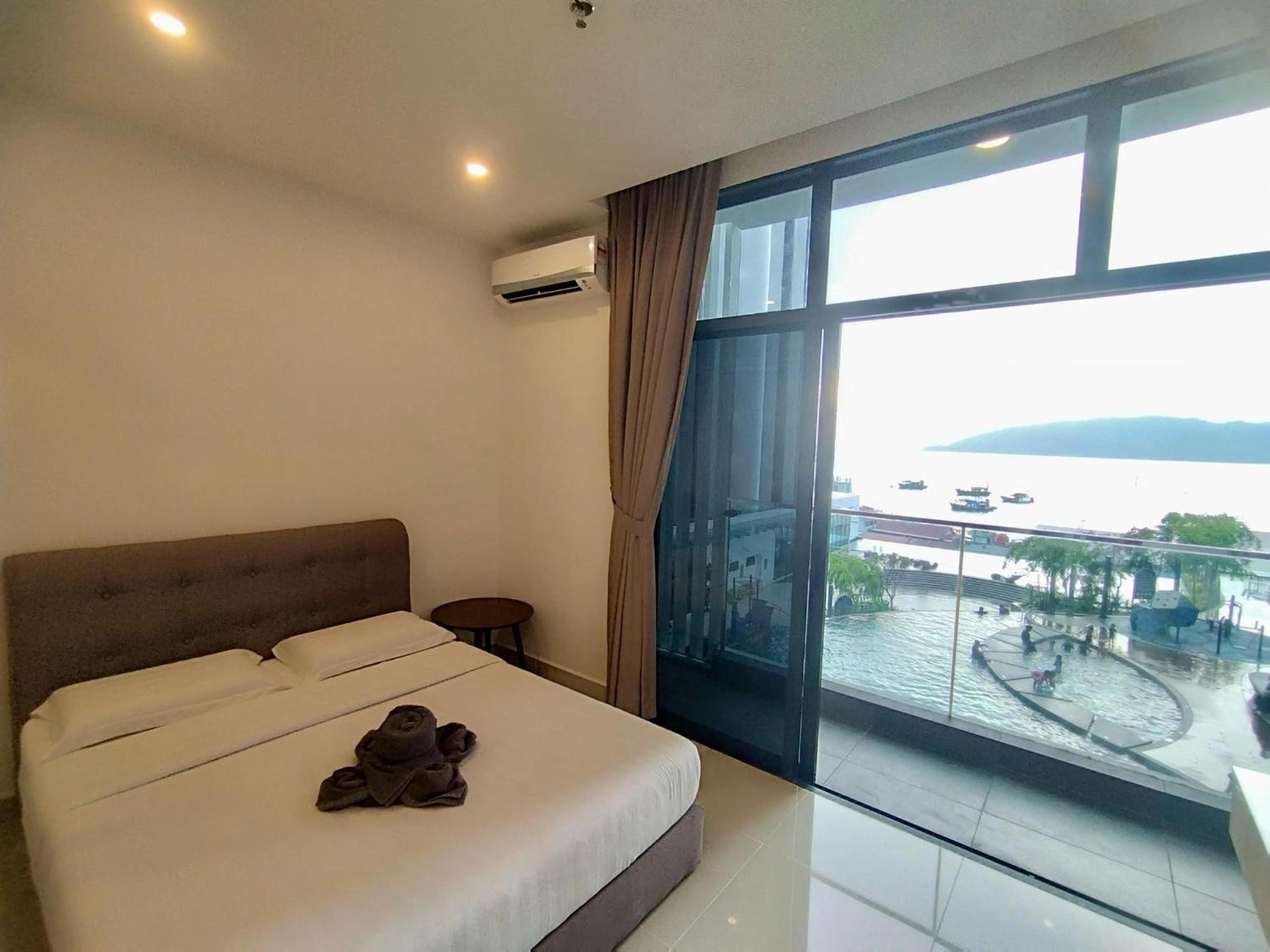 One-Bedroom Apartment with Sea View and Balcony