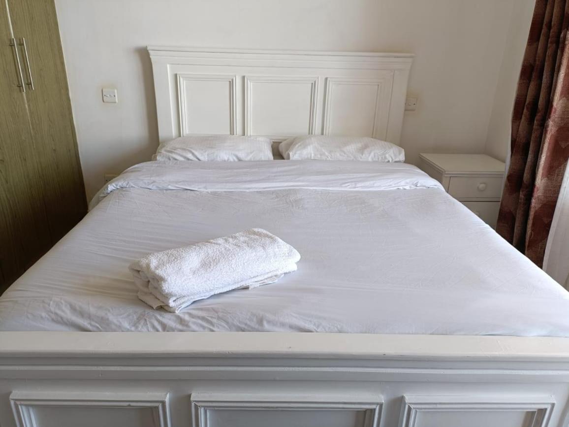 Three-Bedroom Apartment - Photo 8