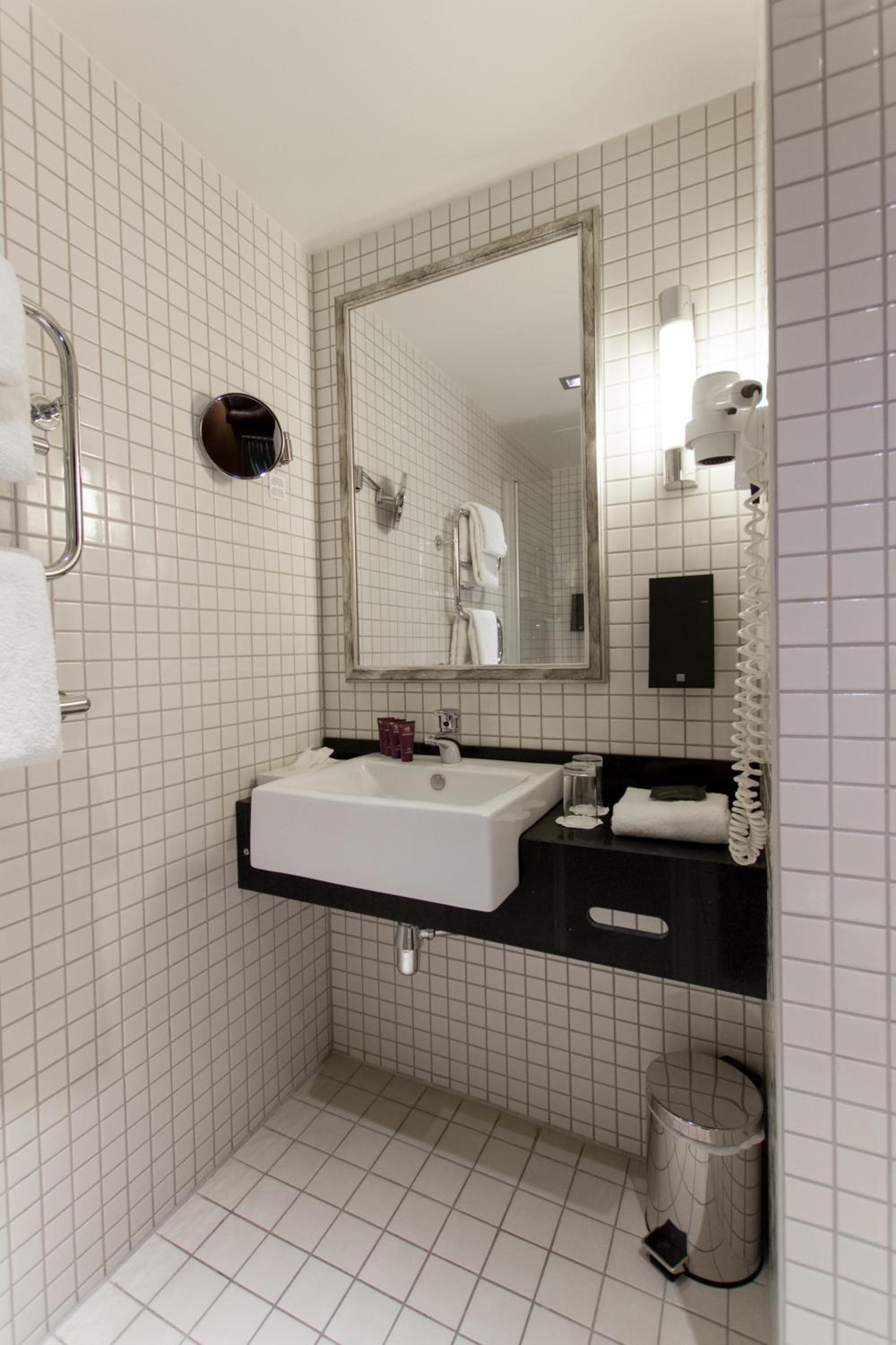 Standard Double Room - Photo 5