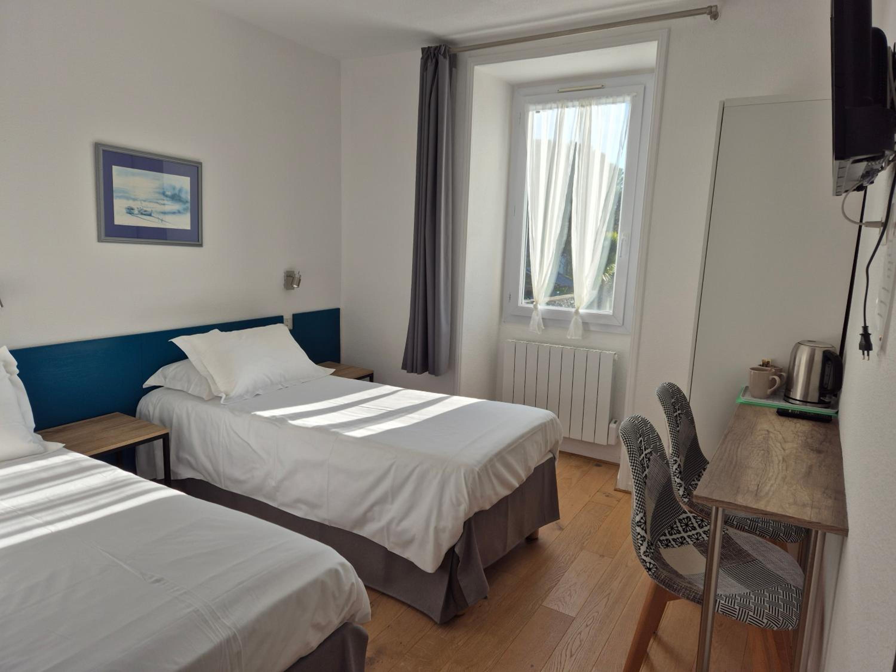 Double or Twin Room - Photo 2