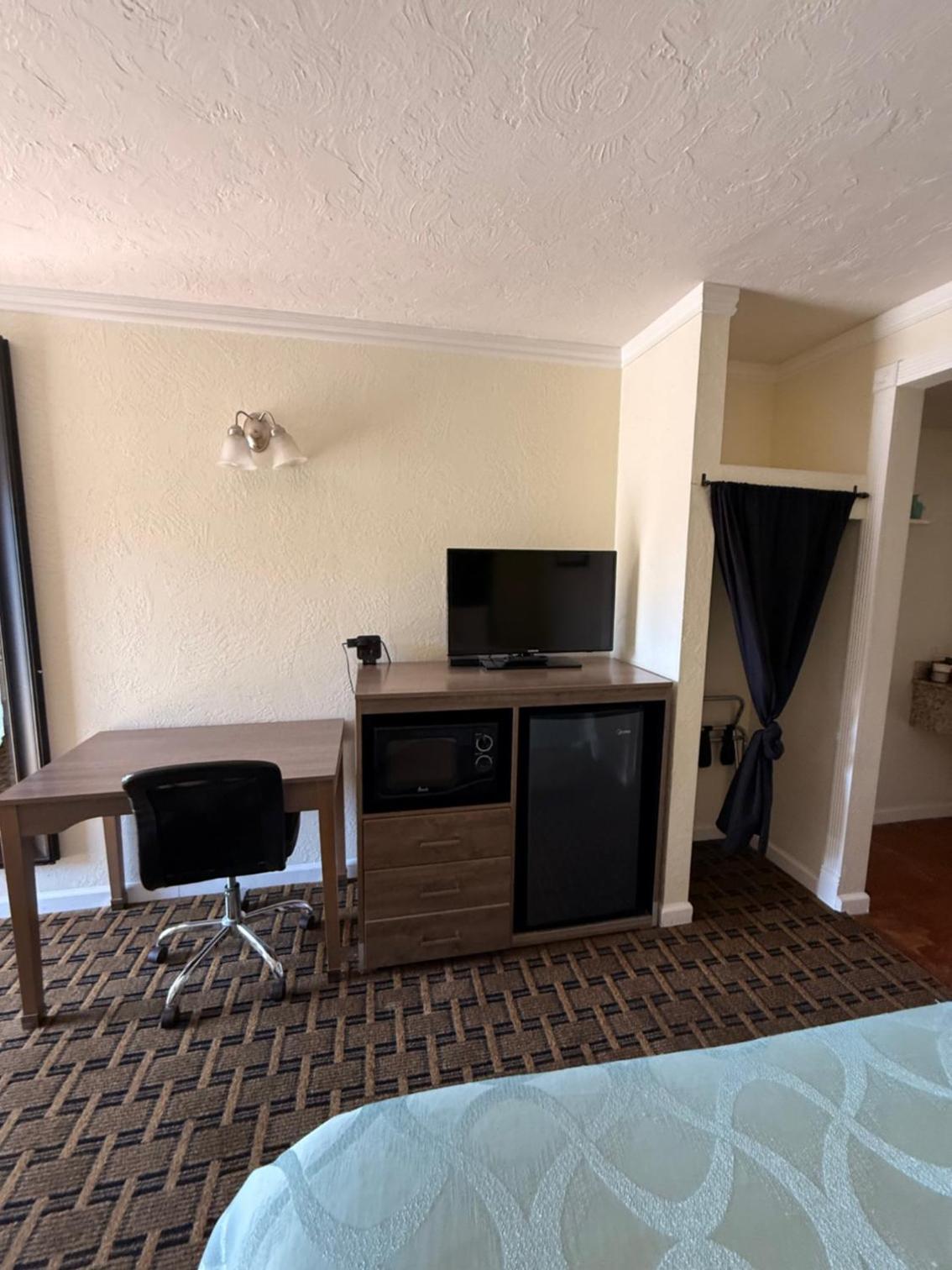 King Room - Non-Smoking