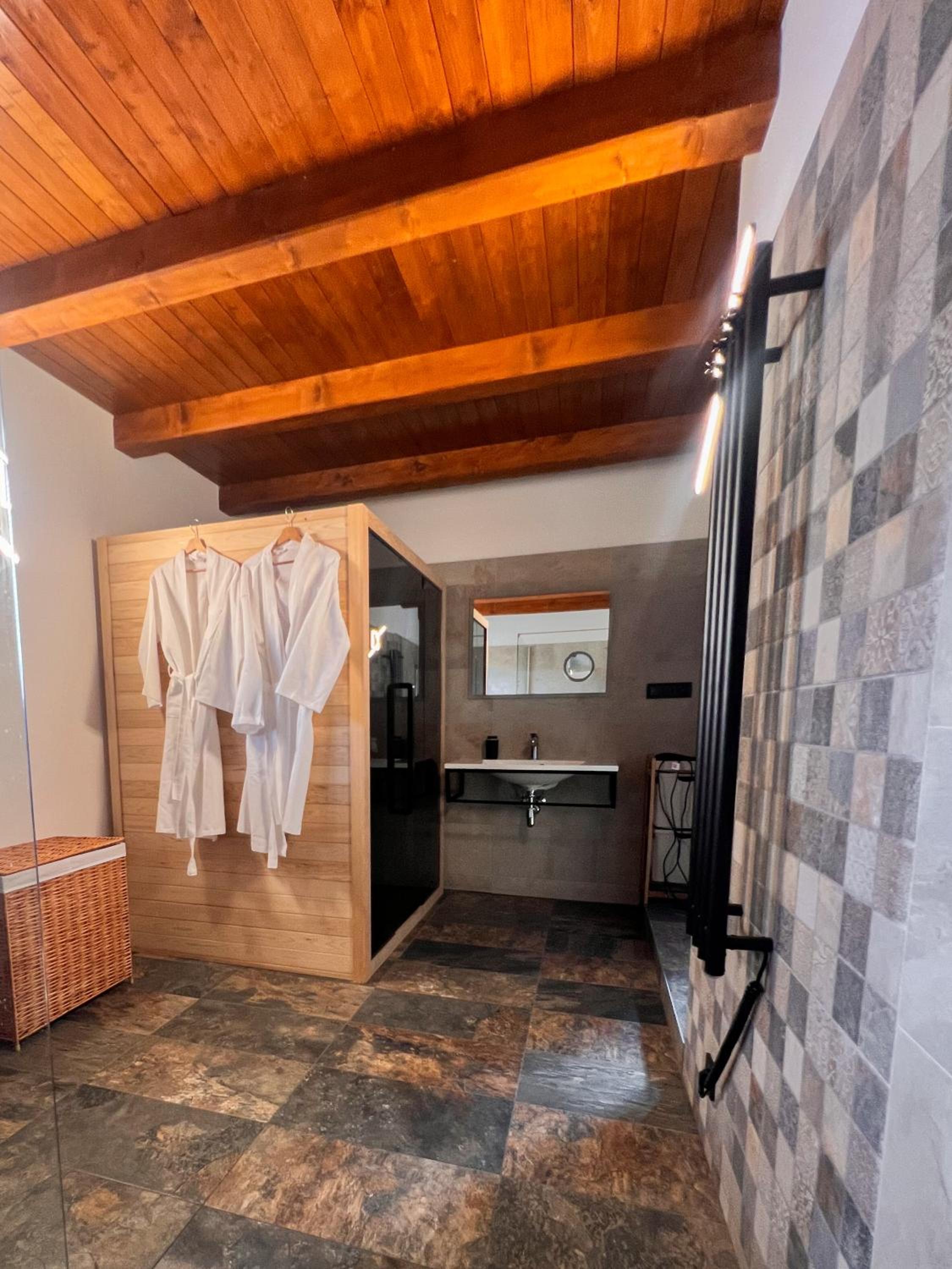Deluxe Double Room - Photo 7