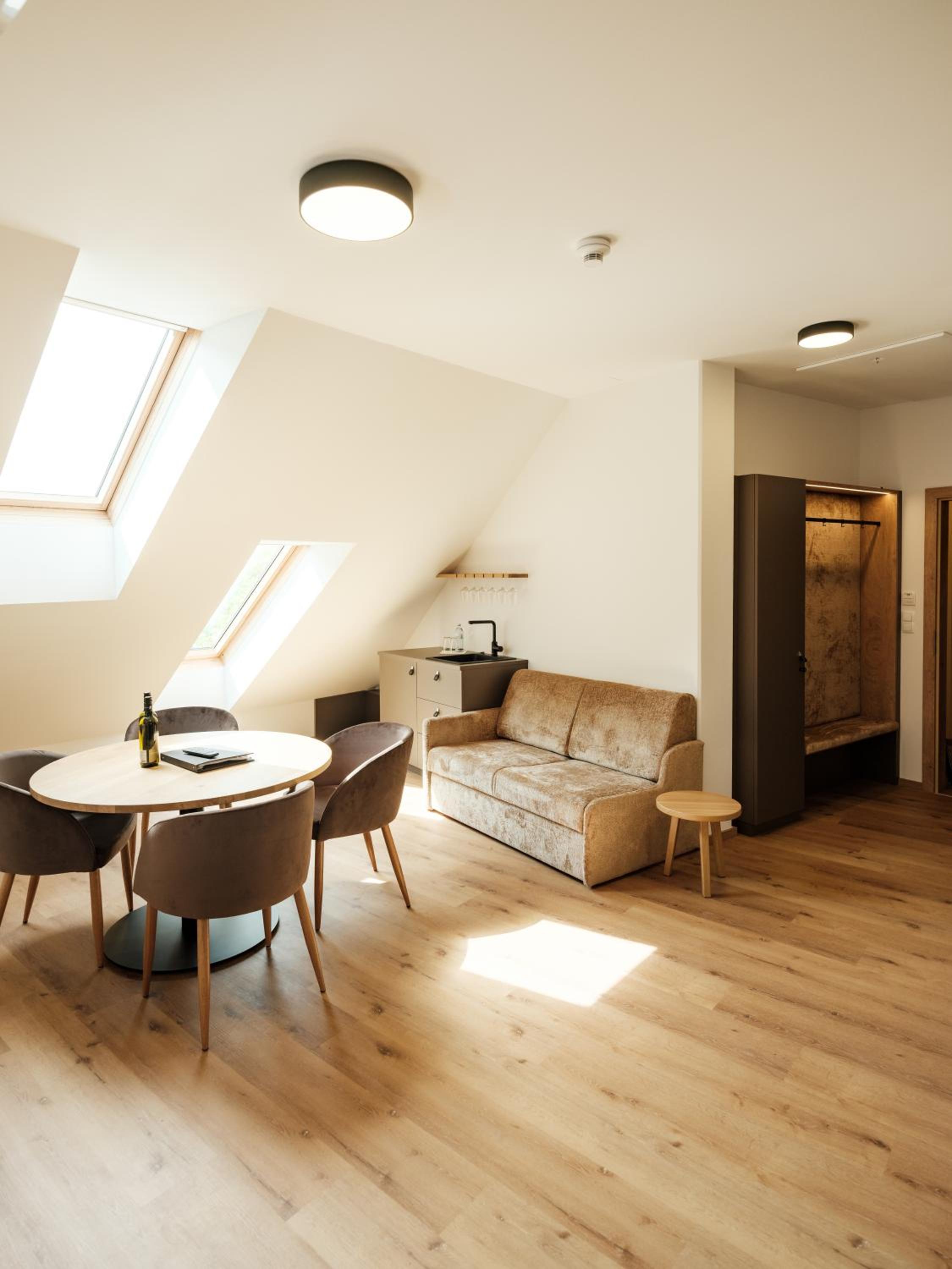 Standard Suite - Photo 2