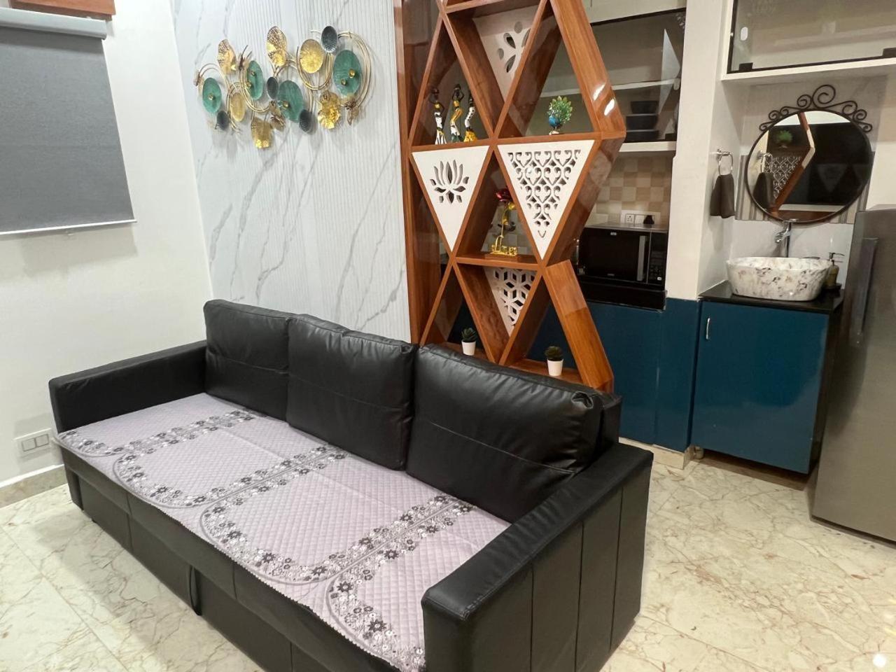 Classic One-Bedroom Apartment with King Bed