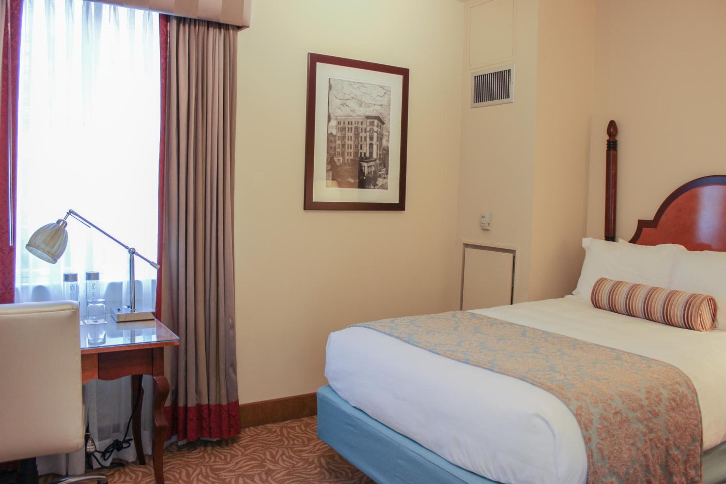 Double Room - Non-Smoking - Photo 3