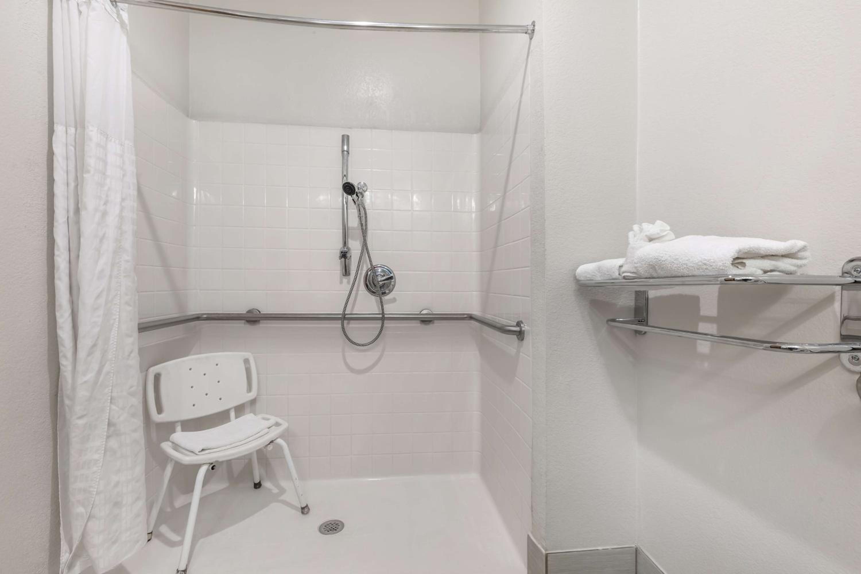 King Suite with Roll-In Shower and Sofa Bed - Disability Access/Non-Smoking - Photo 5