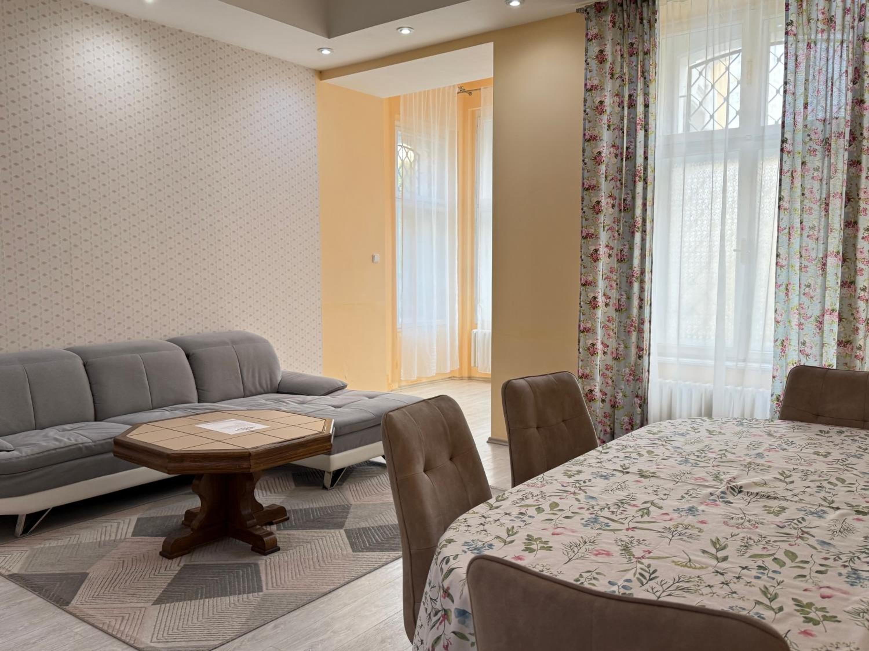 Family Room with Bathroom - Photo 4