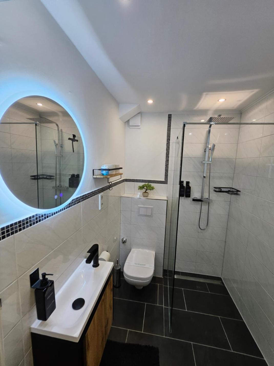 Premium Two-Bedroom Apartment with Balcony No. 2 photo 2