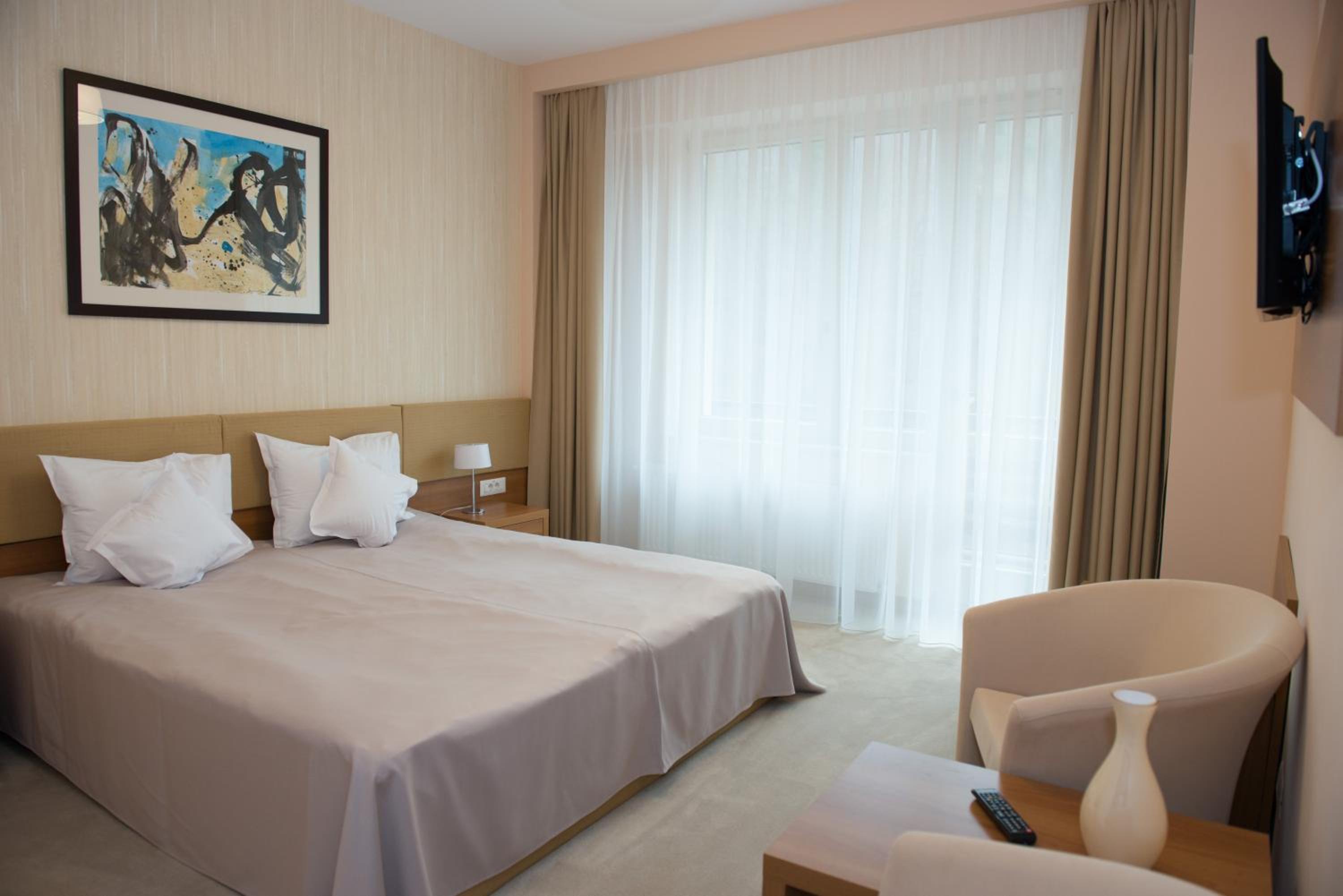 Double or Twin Room with Balcony - Photo 1