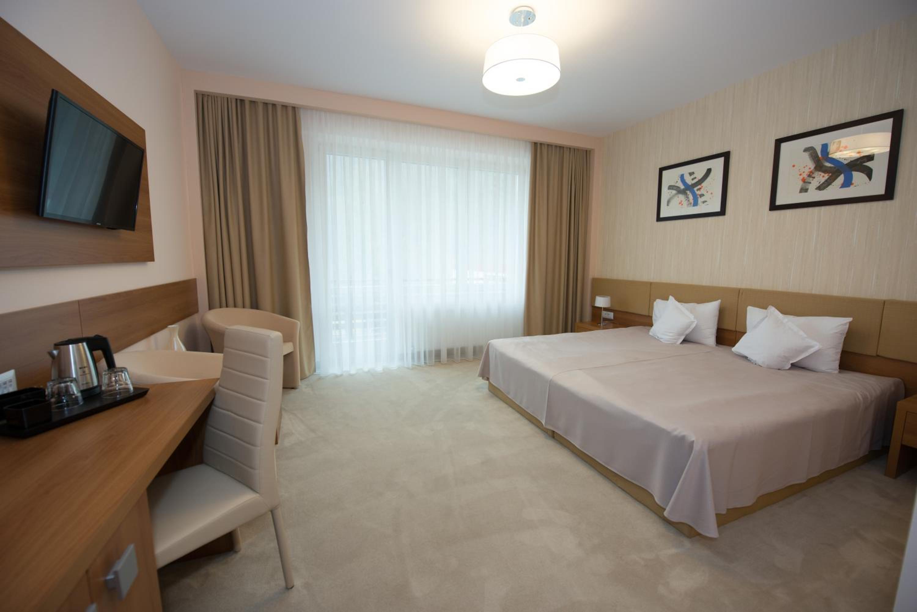 Double or Twin Room with Balcony - Photo 3