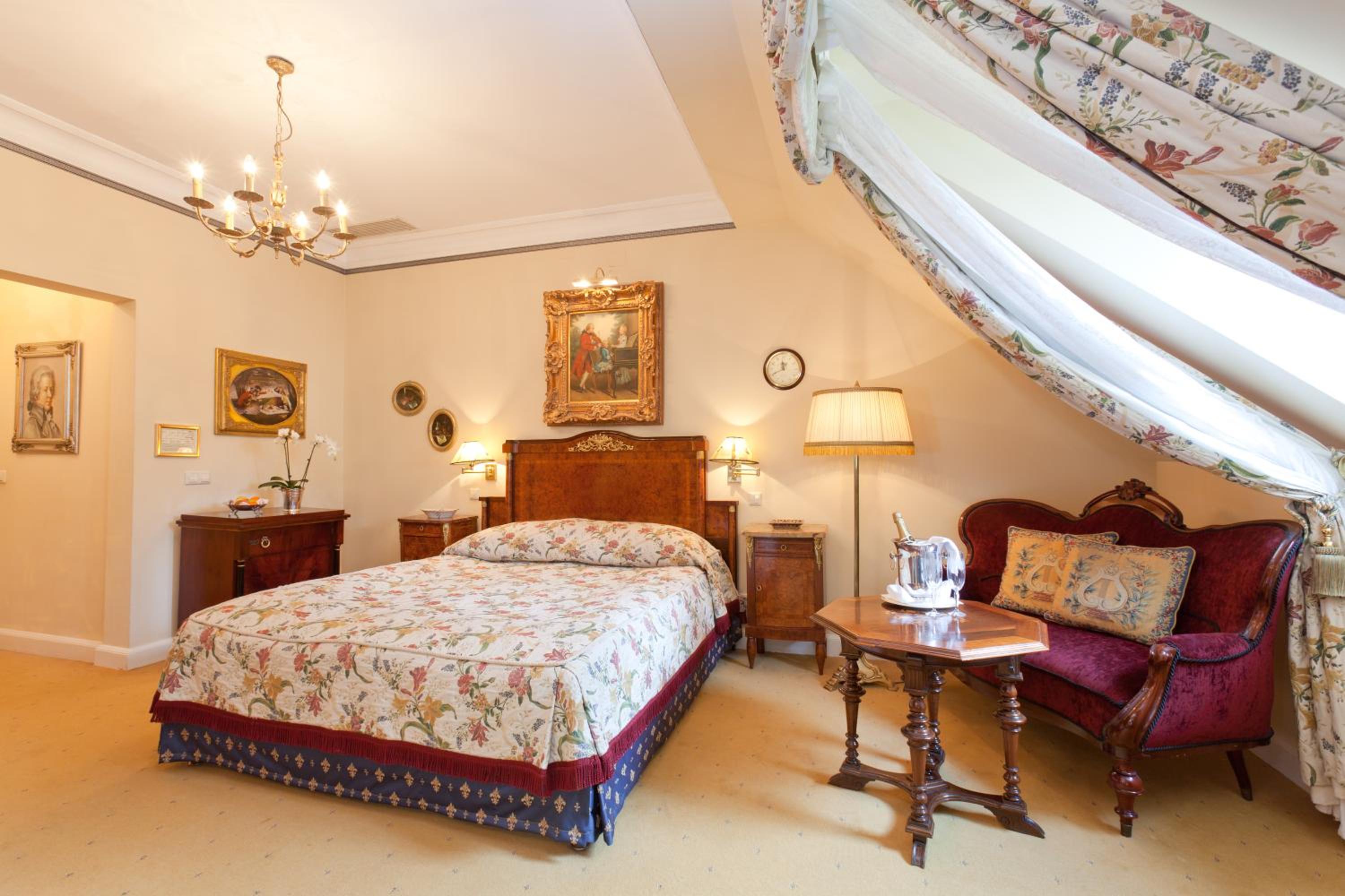 Deluxe Room - Photo 3