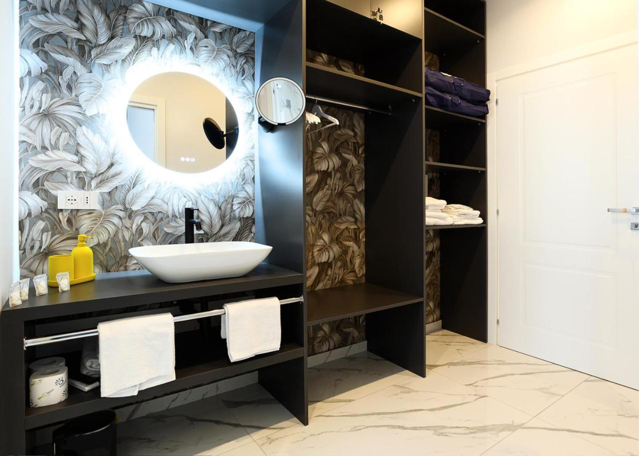 One-Bedroom Deluxe Apartment
