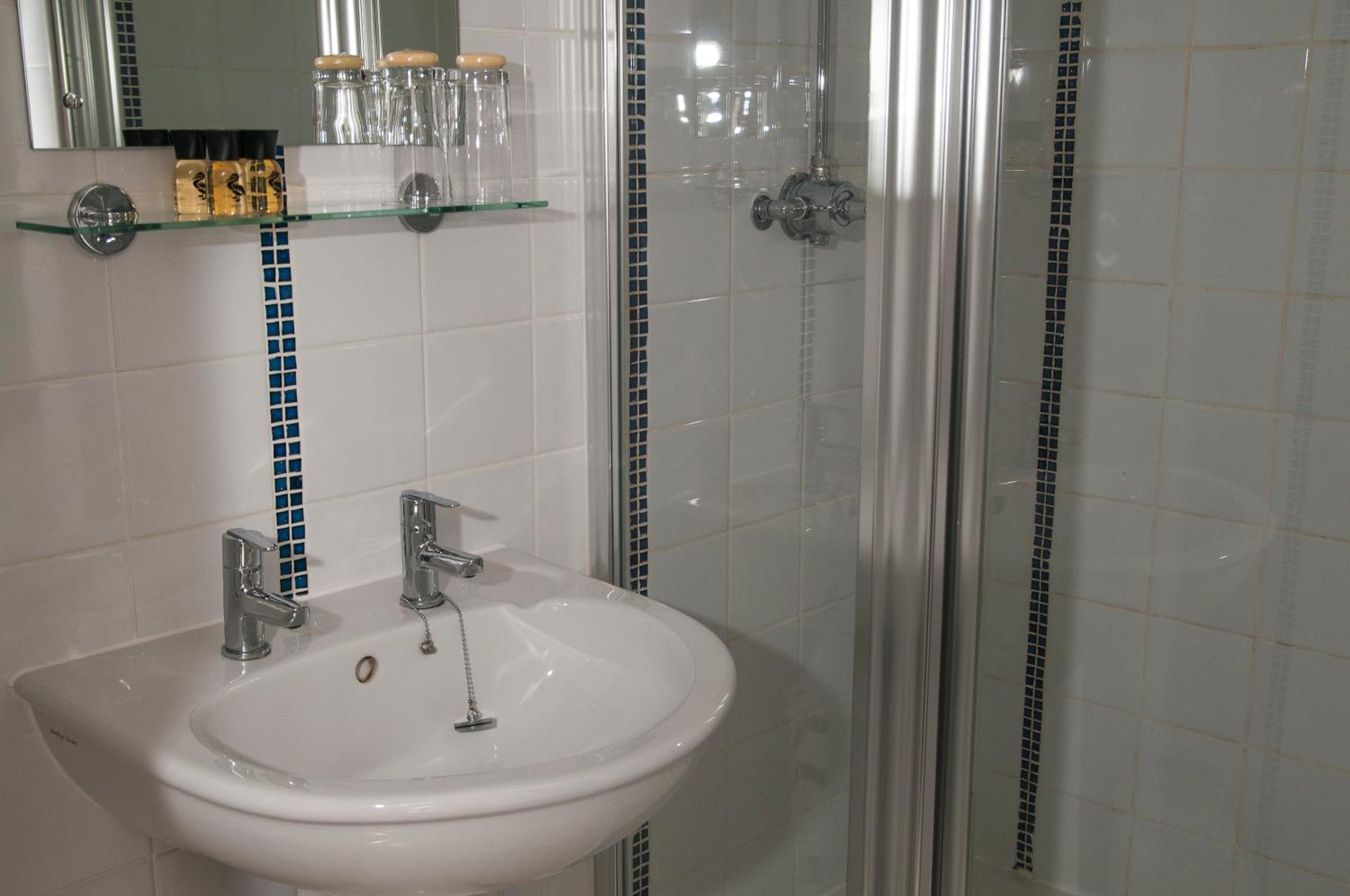 Standard Double/Twin Room - Photo 5