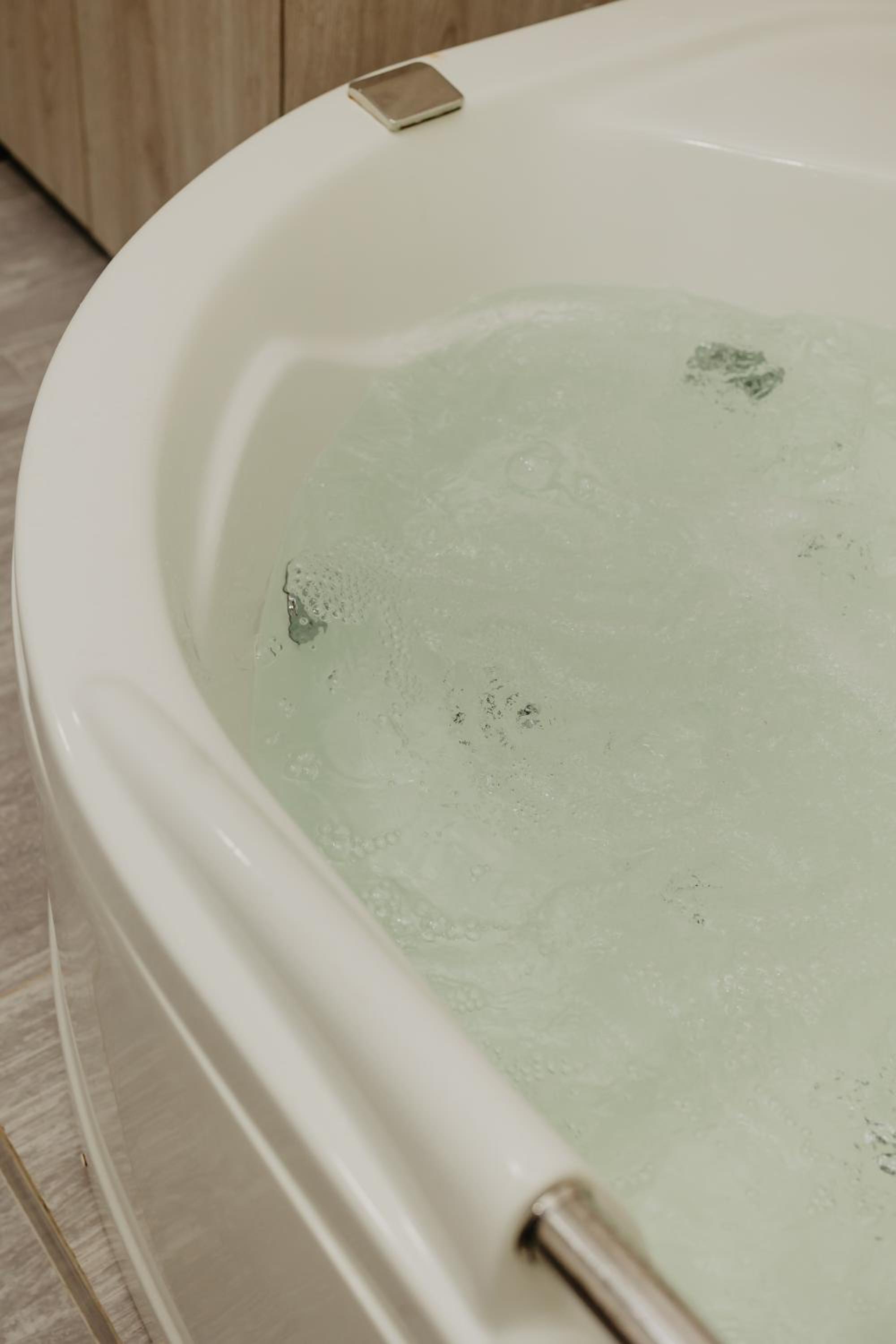 Deluxe Suite with Spa Bath