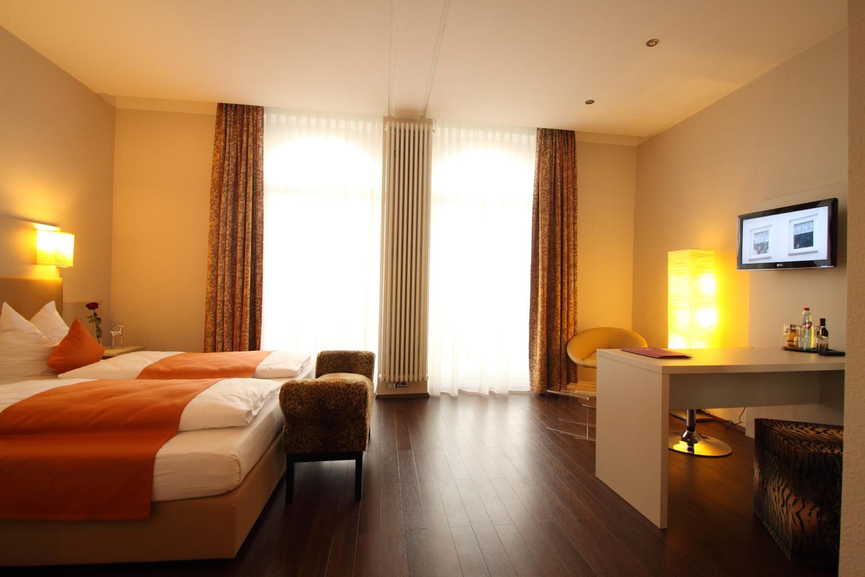 Superior Double Room with Balcony - Photo 11