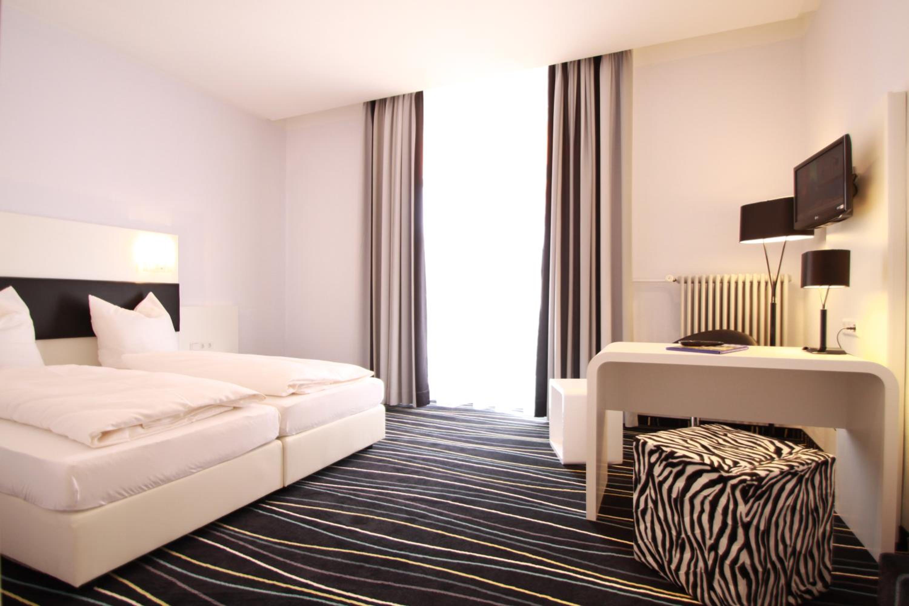 Comfort Double Room with Balcony - Photo 3