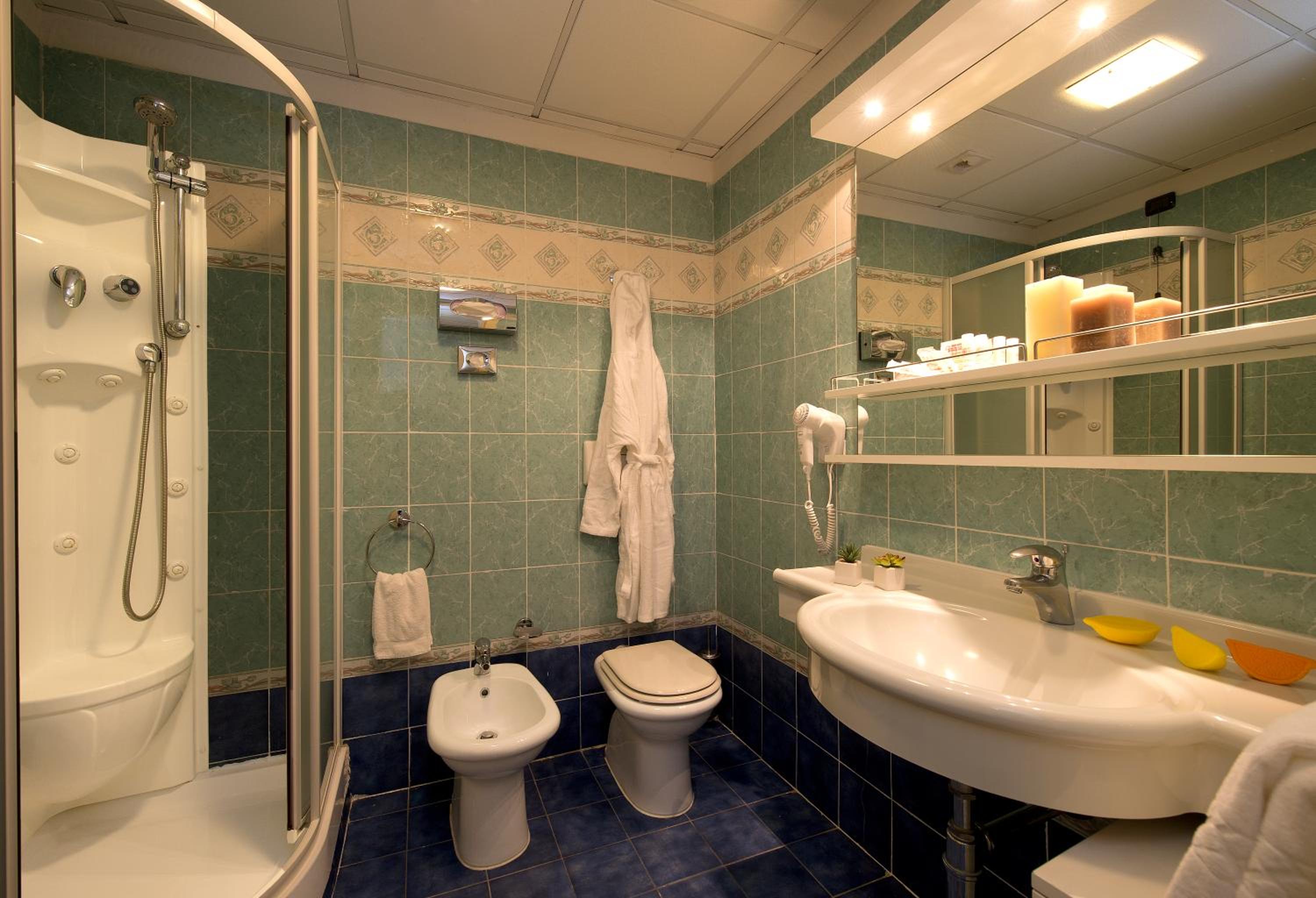 Double or Twin Room with Spa Access - Photo 7