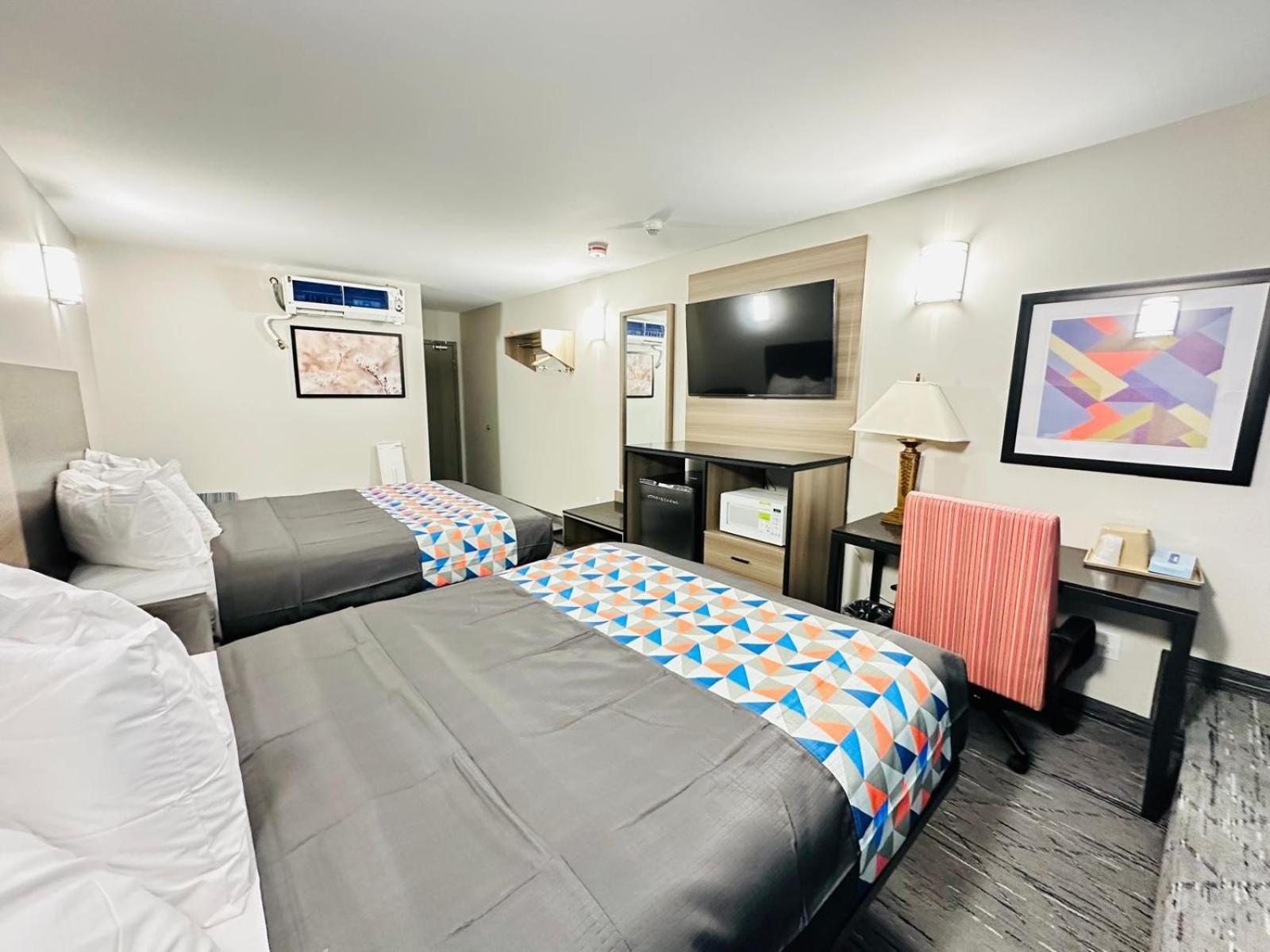 Standard Basement Room, 2 Queen Beds photo 2