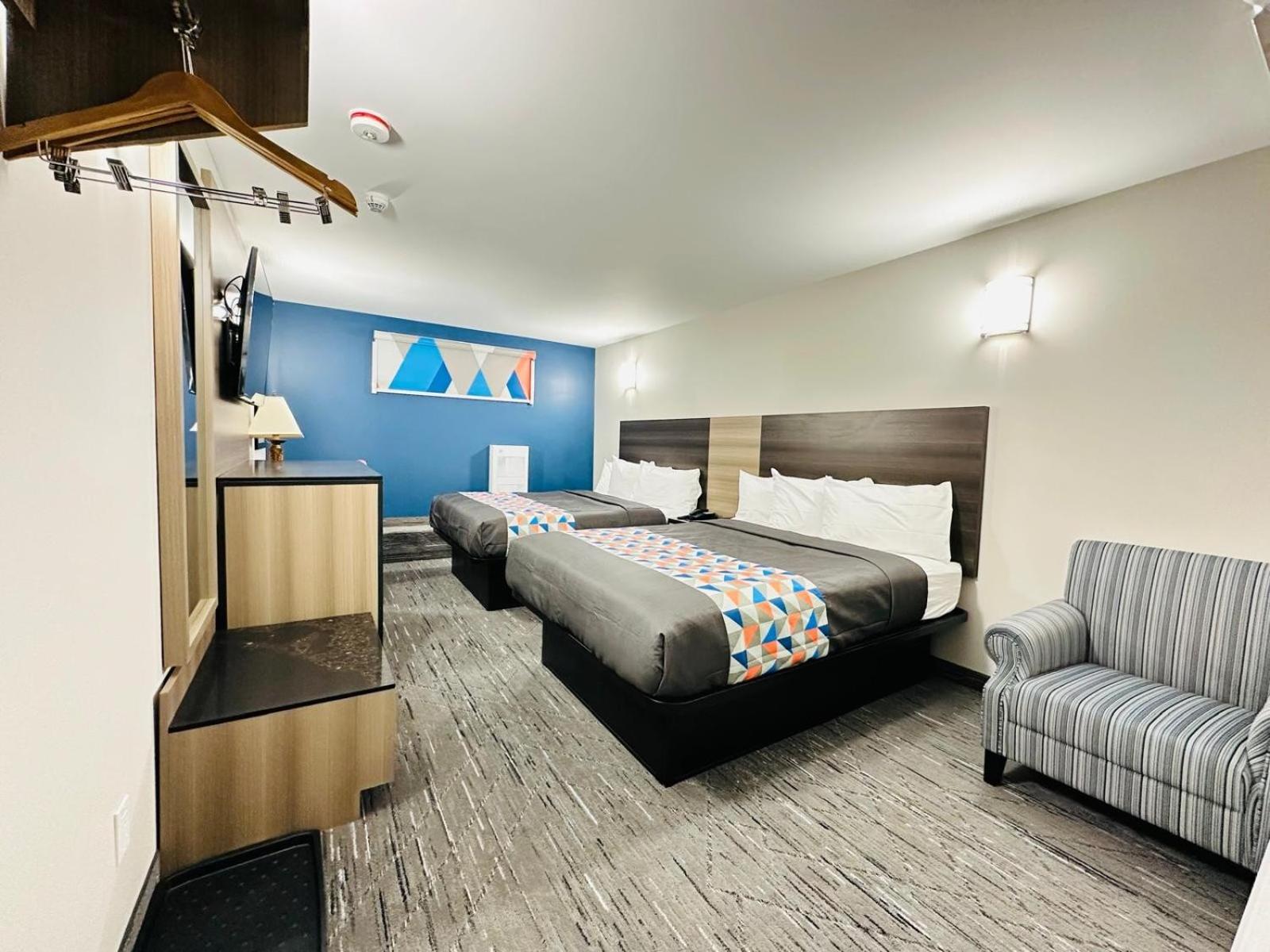 Standard Basement Room, 2 Queen Beds photo 1