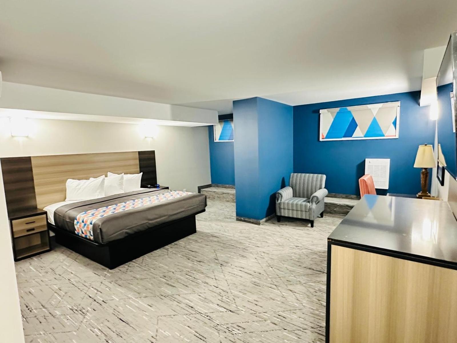 Standard Basement Room, 1 King Bed photo 3