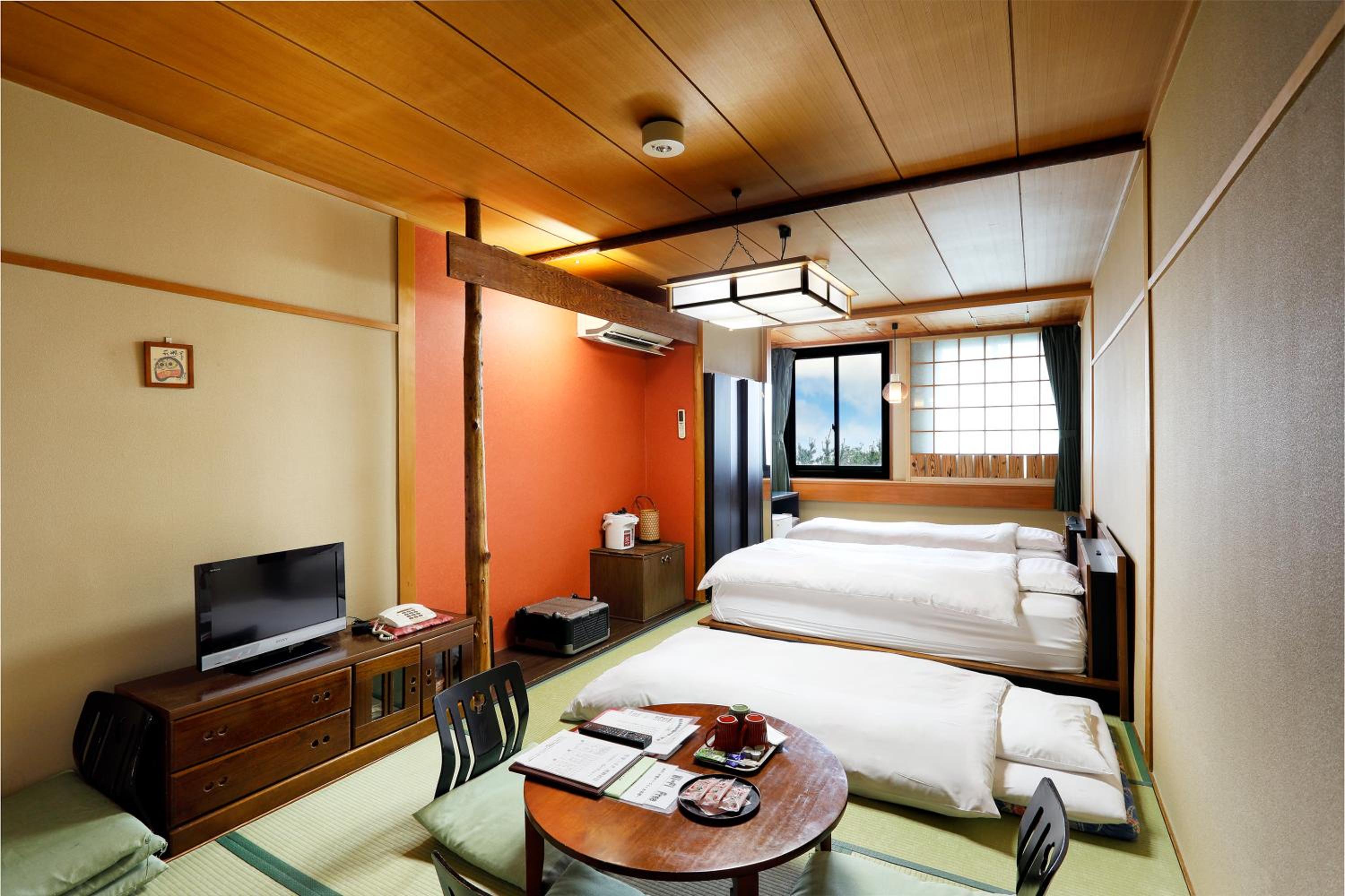 Quadruple Room with Shared Bathroom photo 2