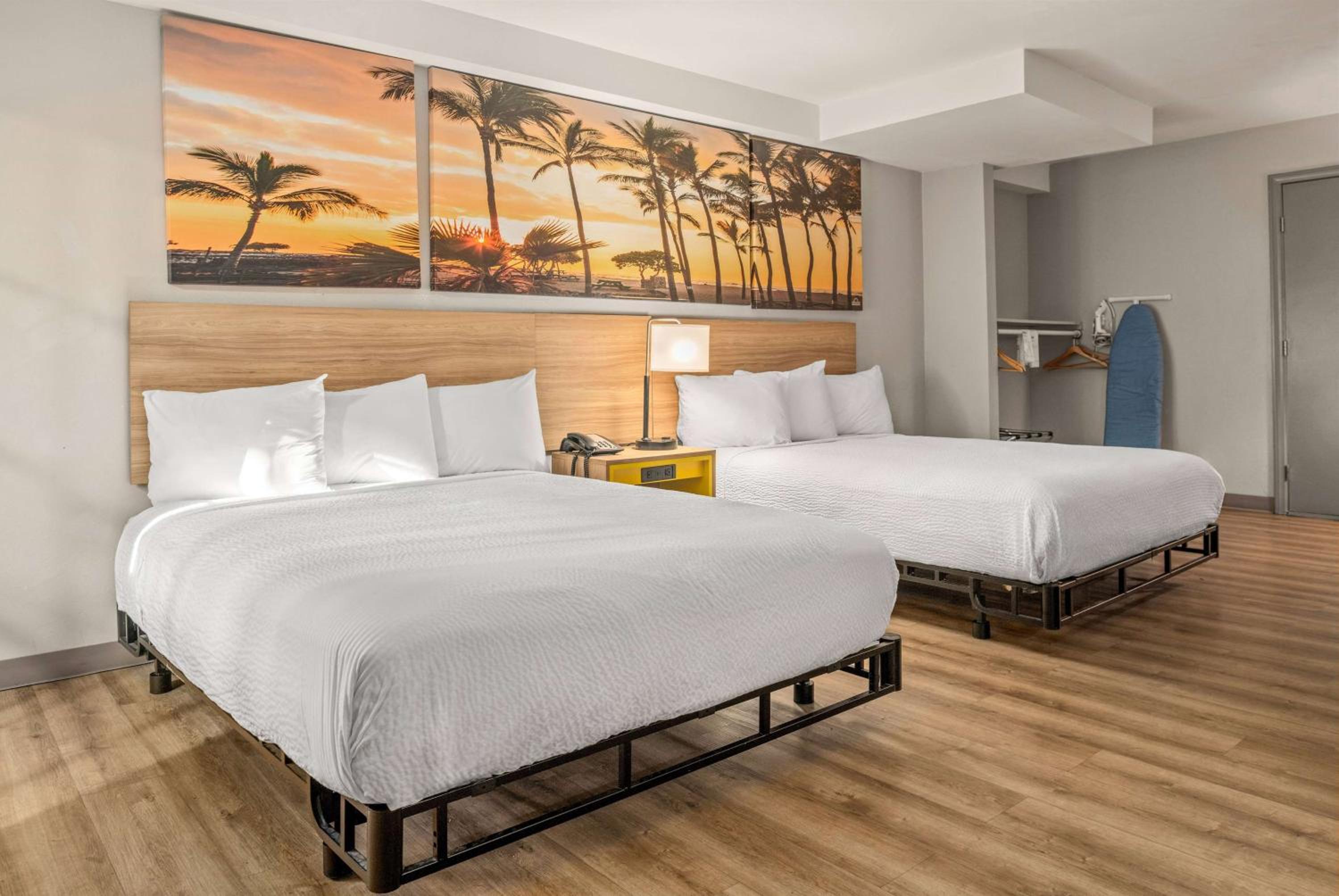 Queen Room with Two Queen Beds - Mobility/Hearing Access - Non-Smoking photo 2