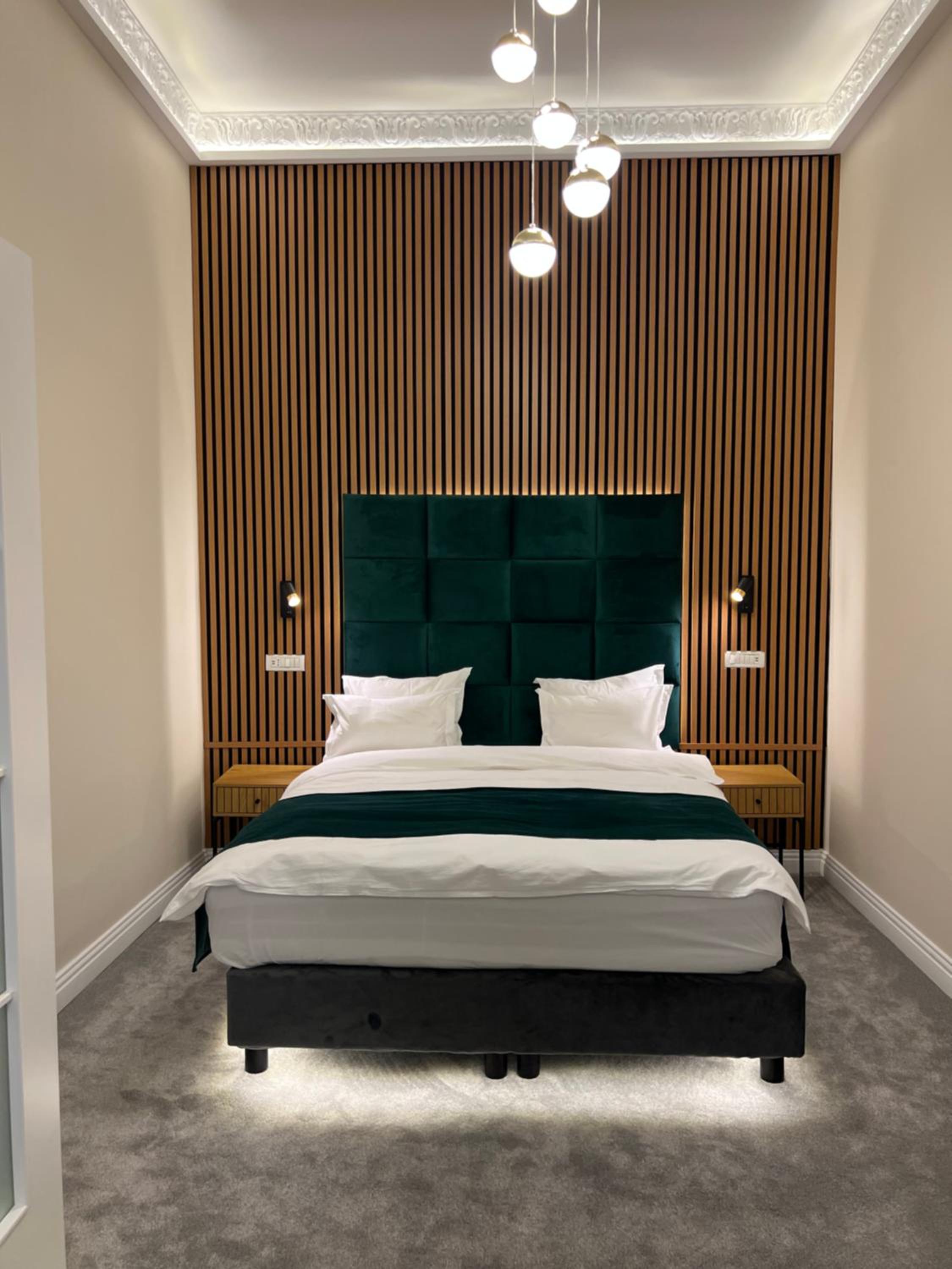 Deluxe One-Bedroom Apartment with City View - Photo 3