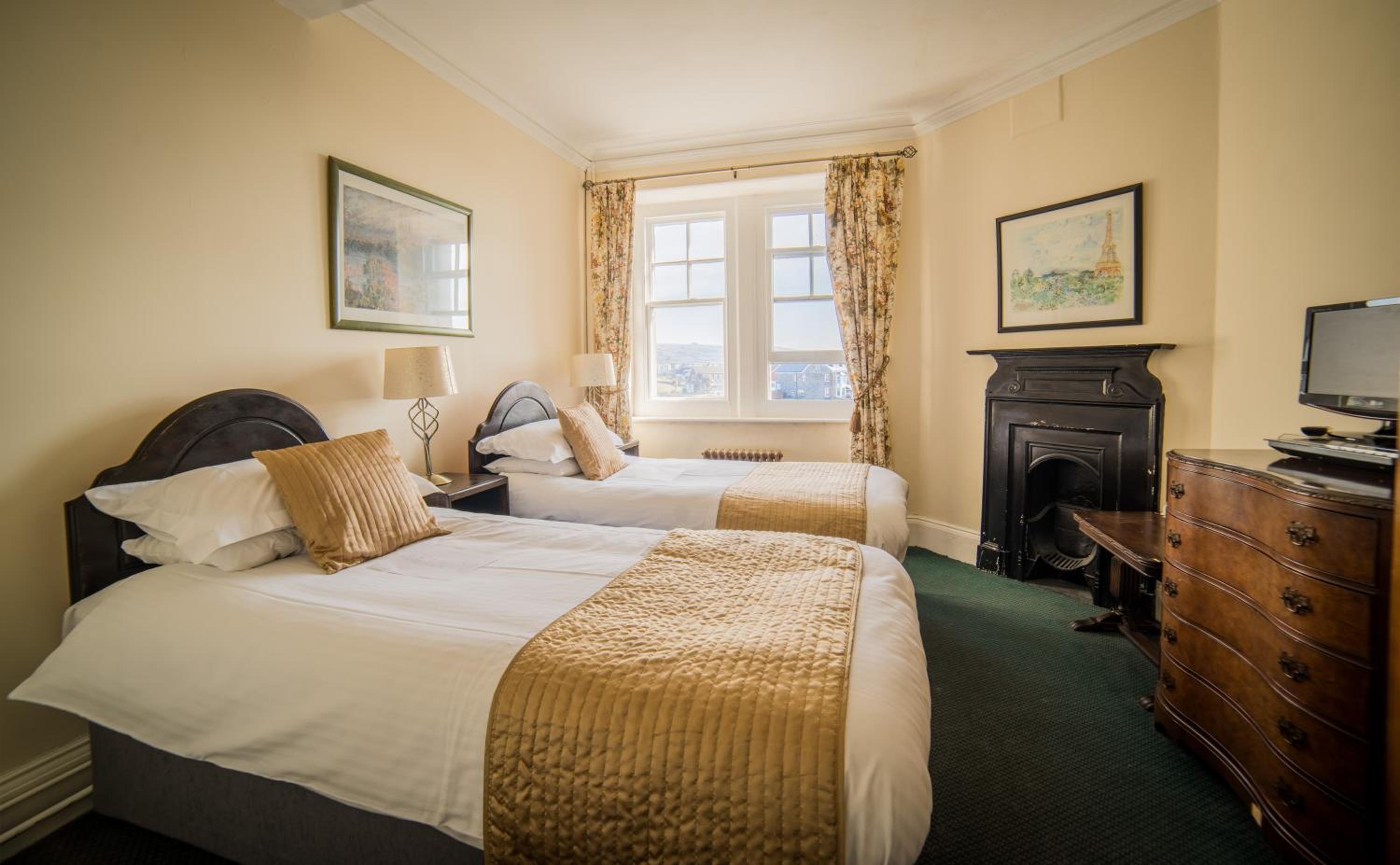 Classic Twin Room with Moor View