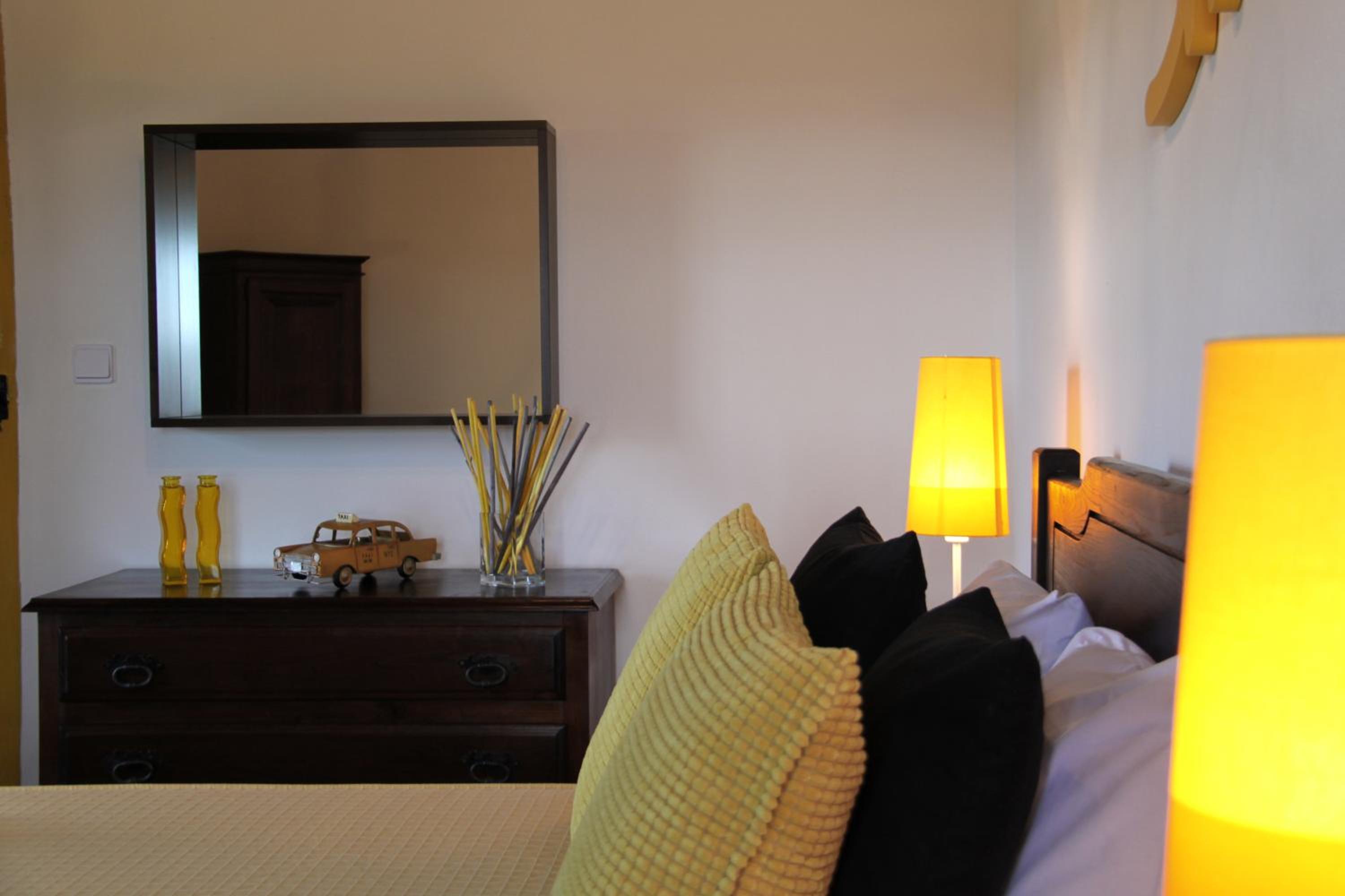 Five-Bedroom House photo 1