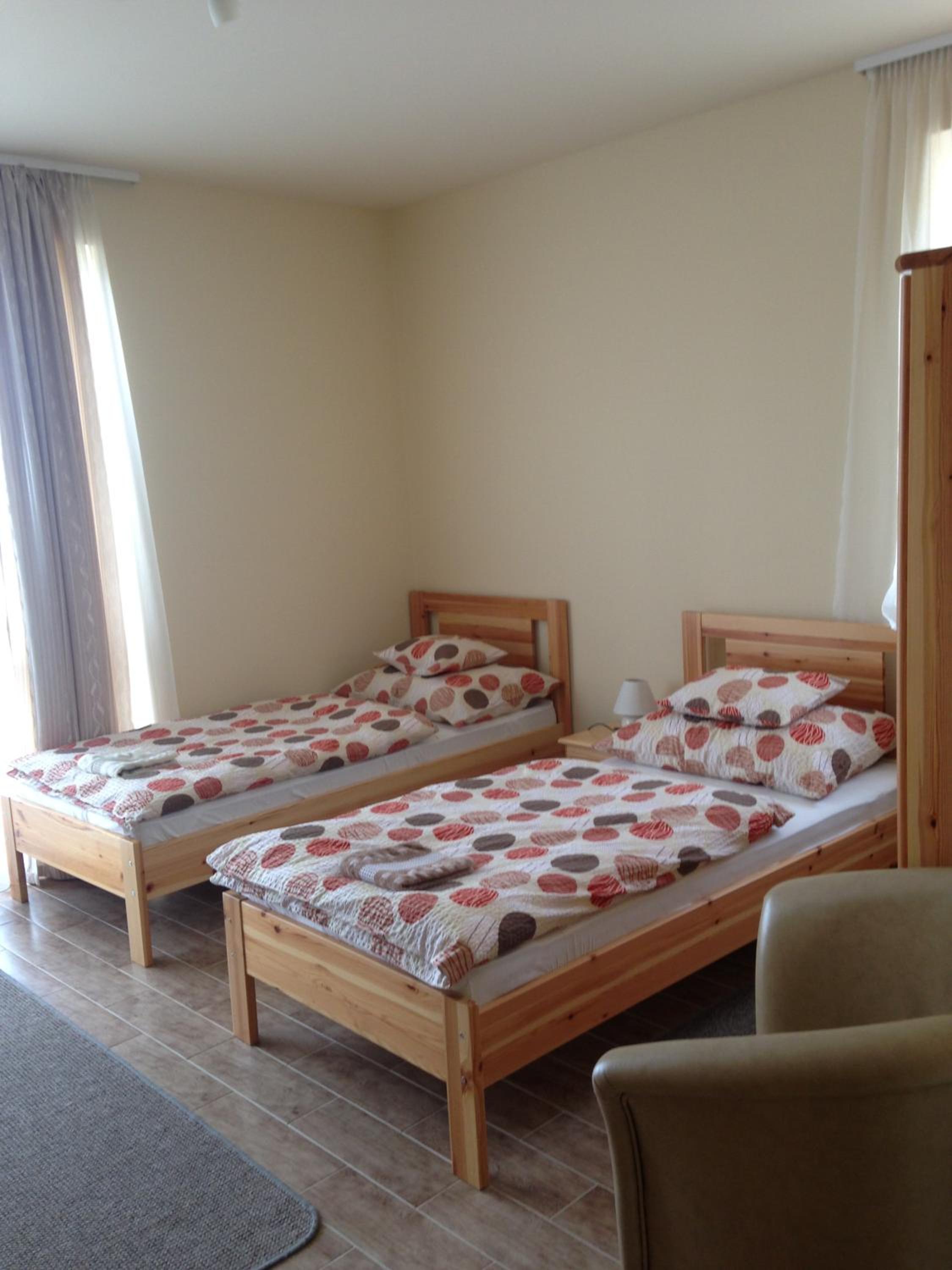 Family Room with Lake View - Photo 16