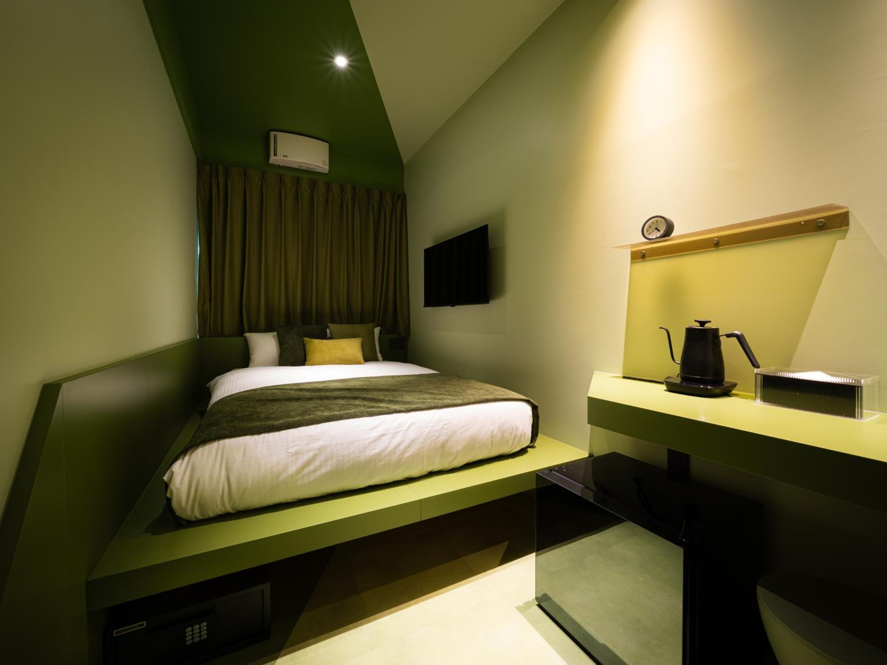 Double Room Green with Shared Bathroom