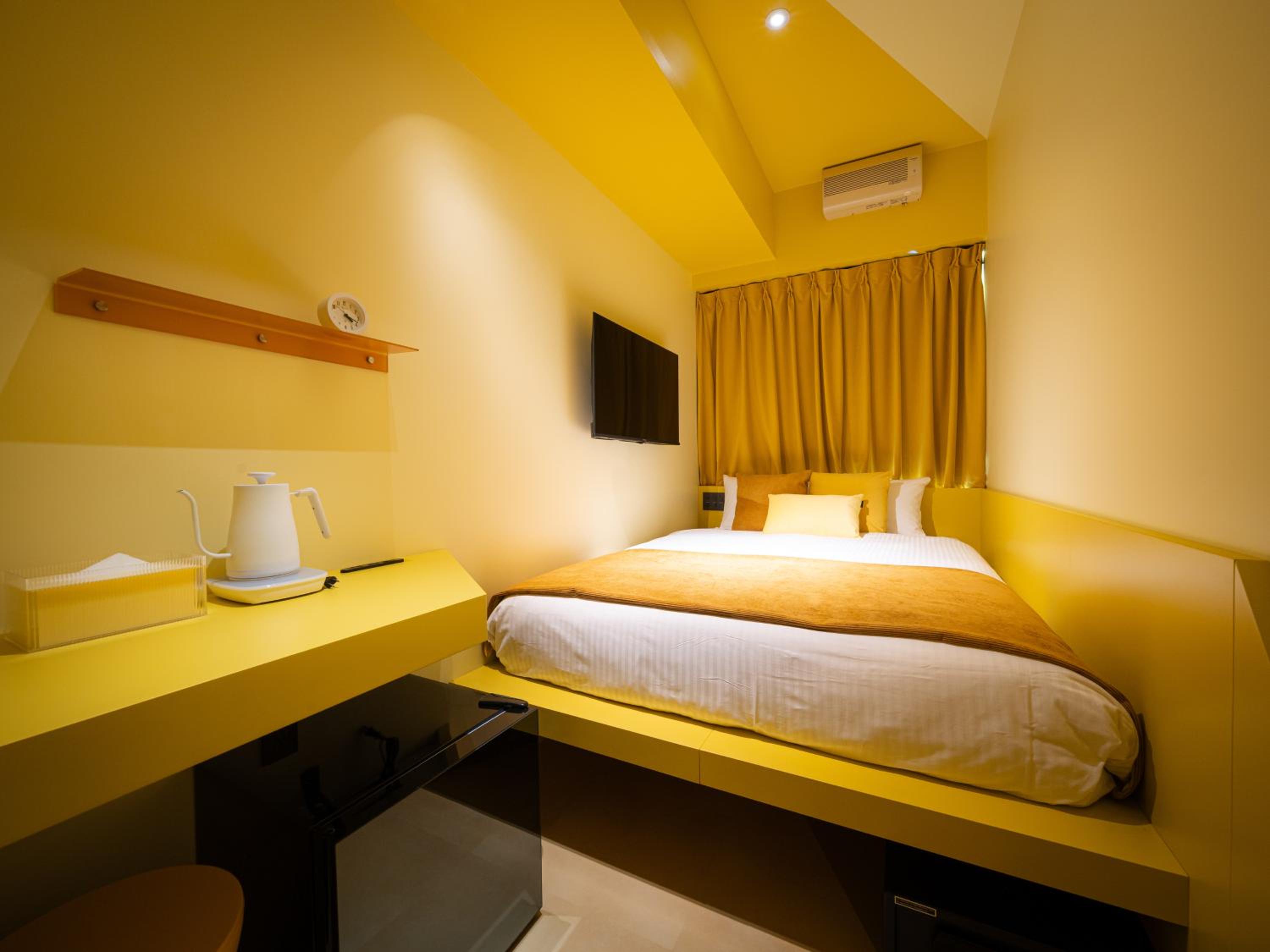 Double Room Yellow with Shared Bathroom