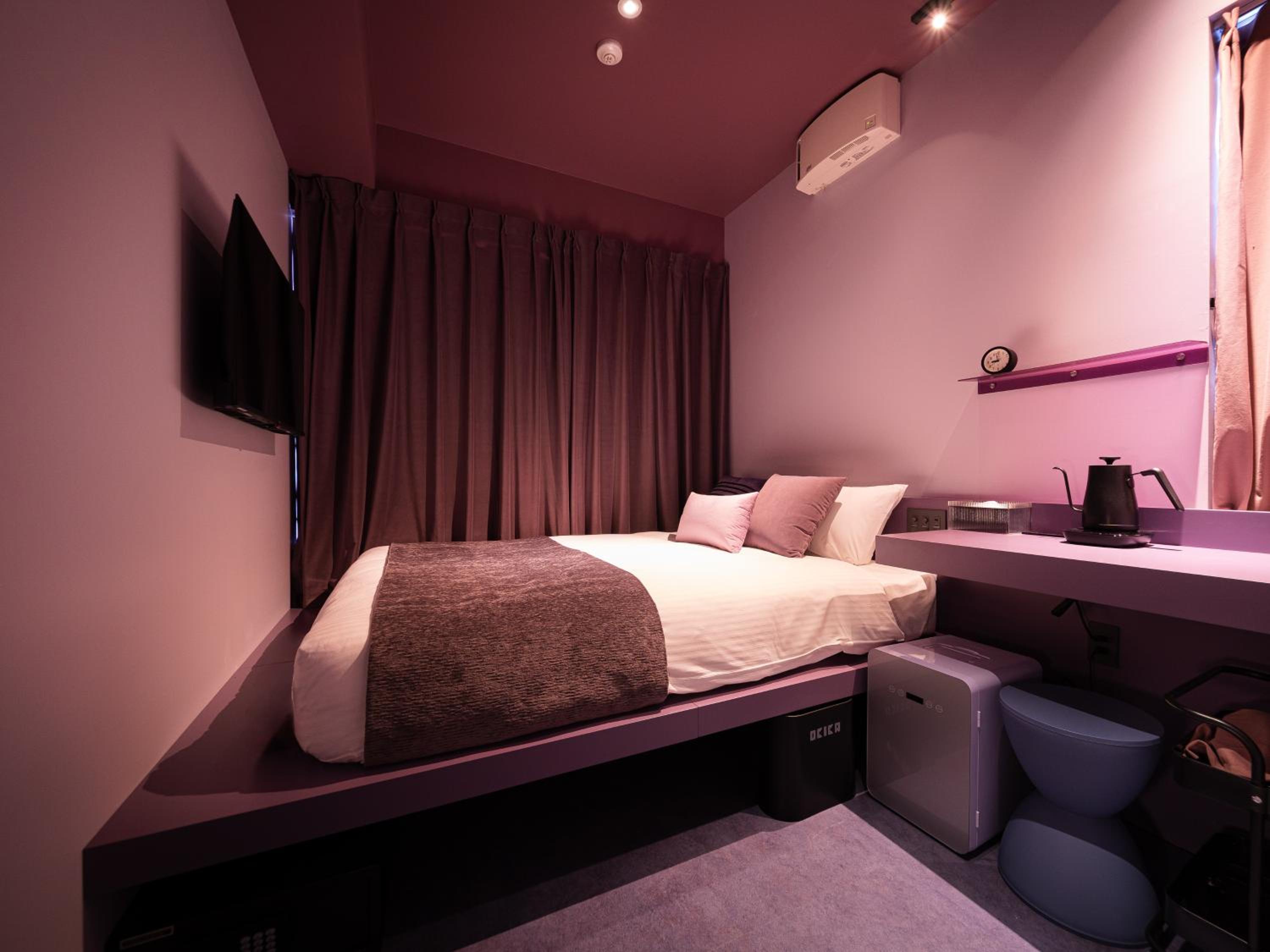 Double Room Purple with Shared Bathroom  photo 3