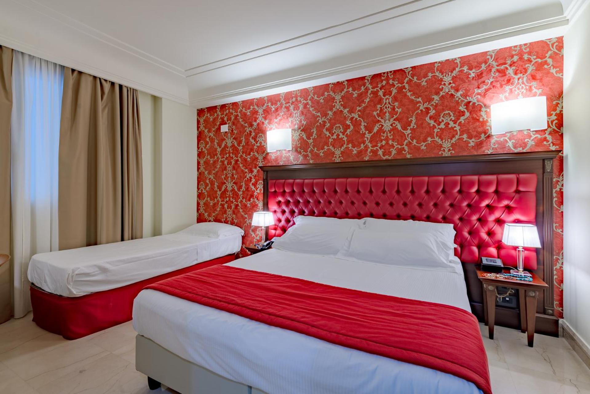 Standard Double or Twin Room - Photo 5