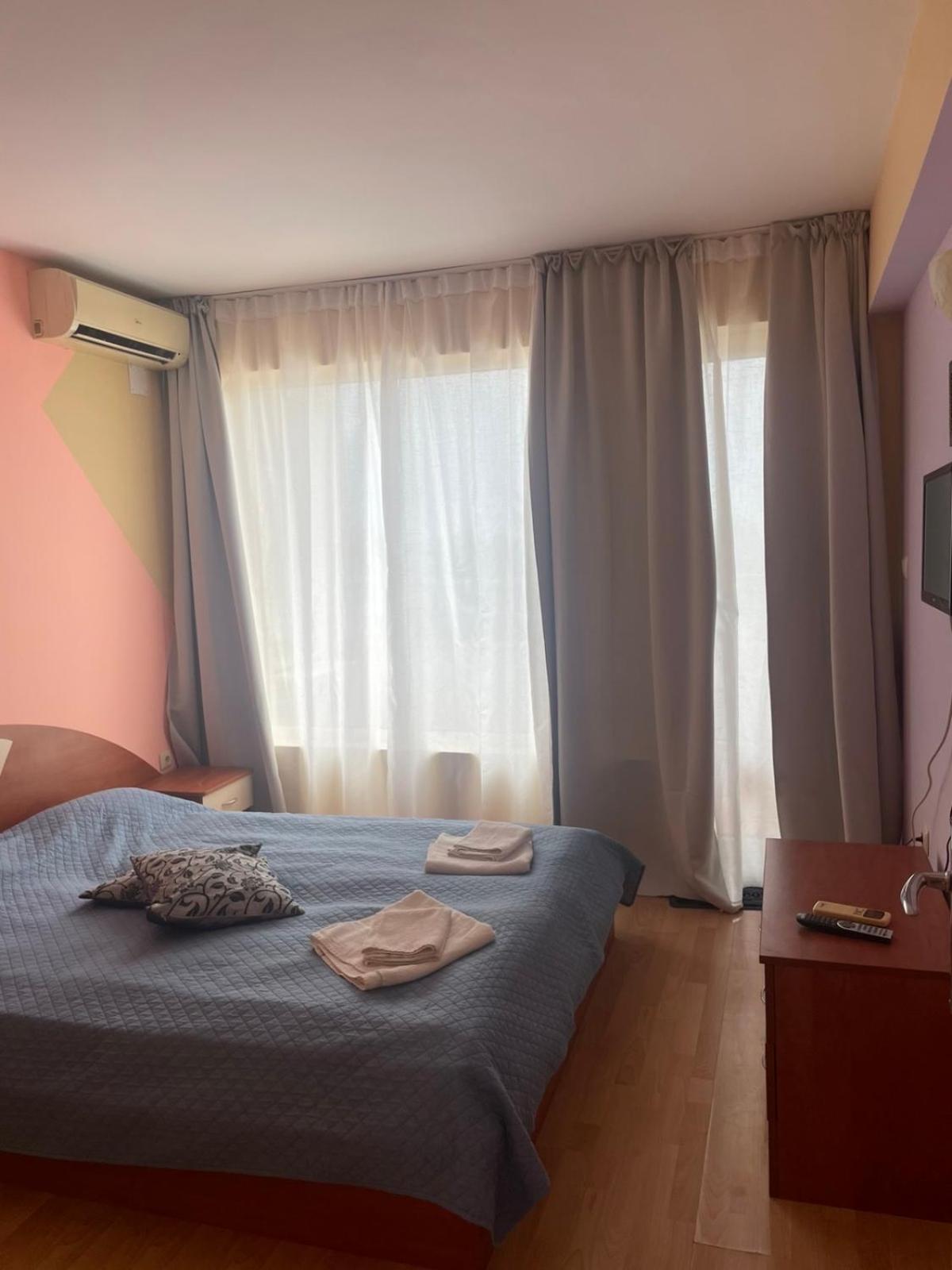 One-Bedroom Apartment with Sea View photo 2