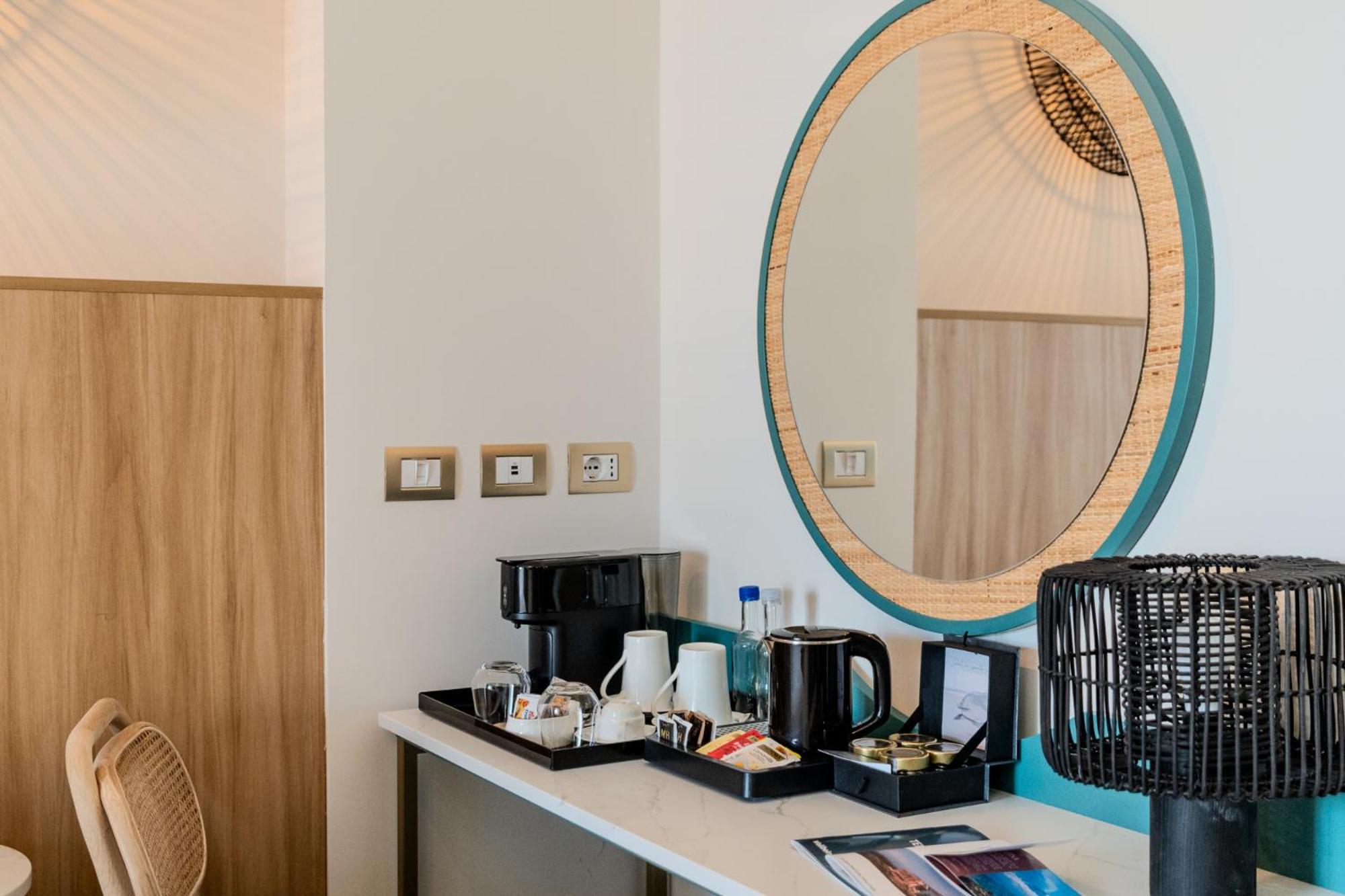 Junior King Suite with Spa Bath - Photo 1