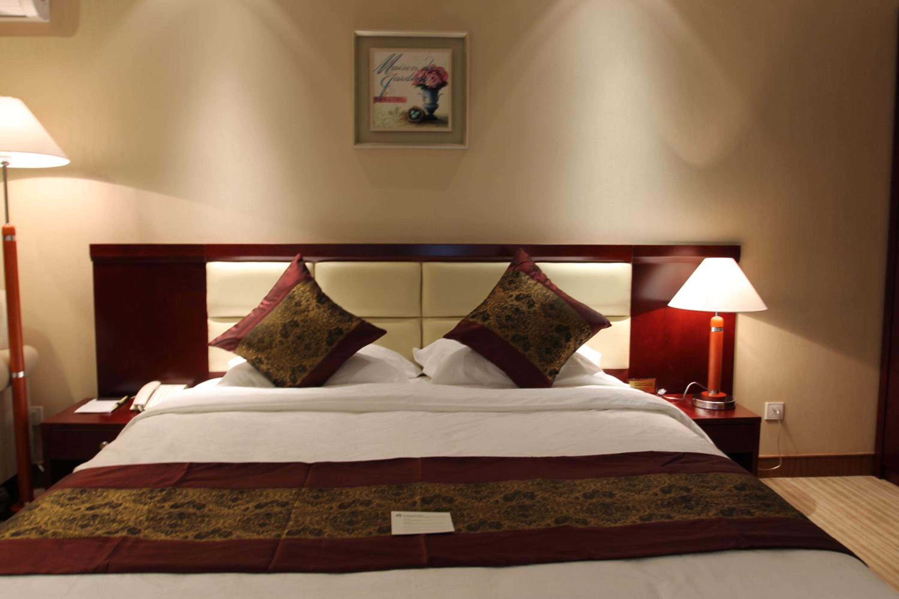 Deluxe Queen Room