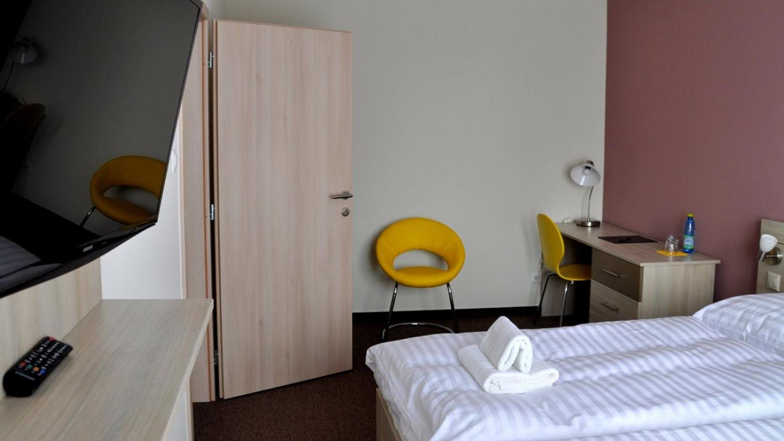 Two-Bedroom Family Suite - Photo 8