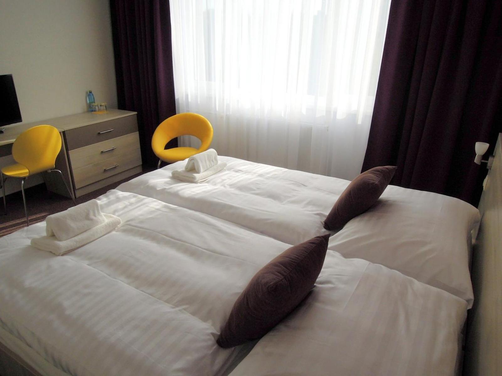 Two-Bedroom Family Suite - Photo 6