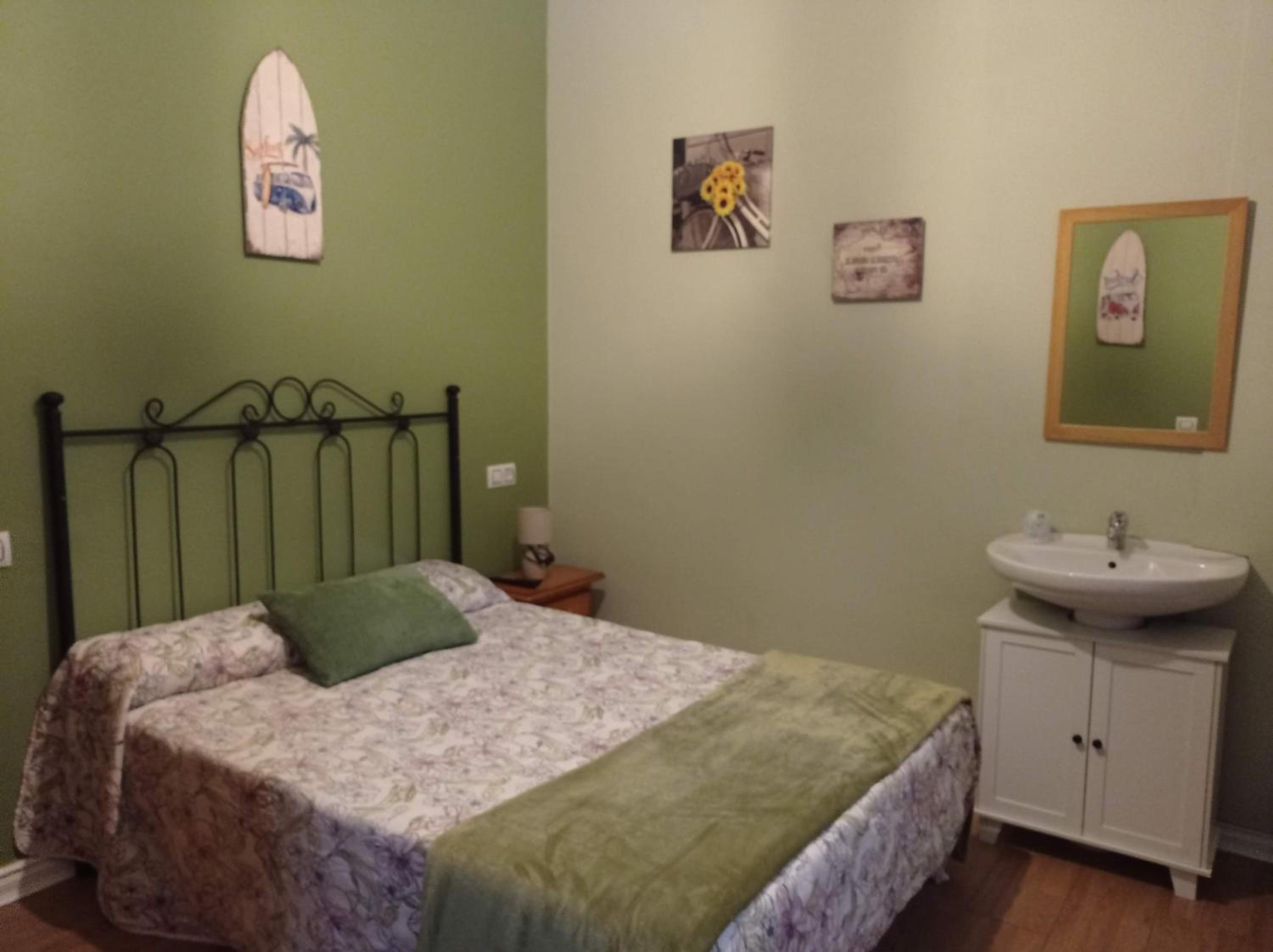 Single Room with Shared Bathroom