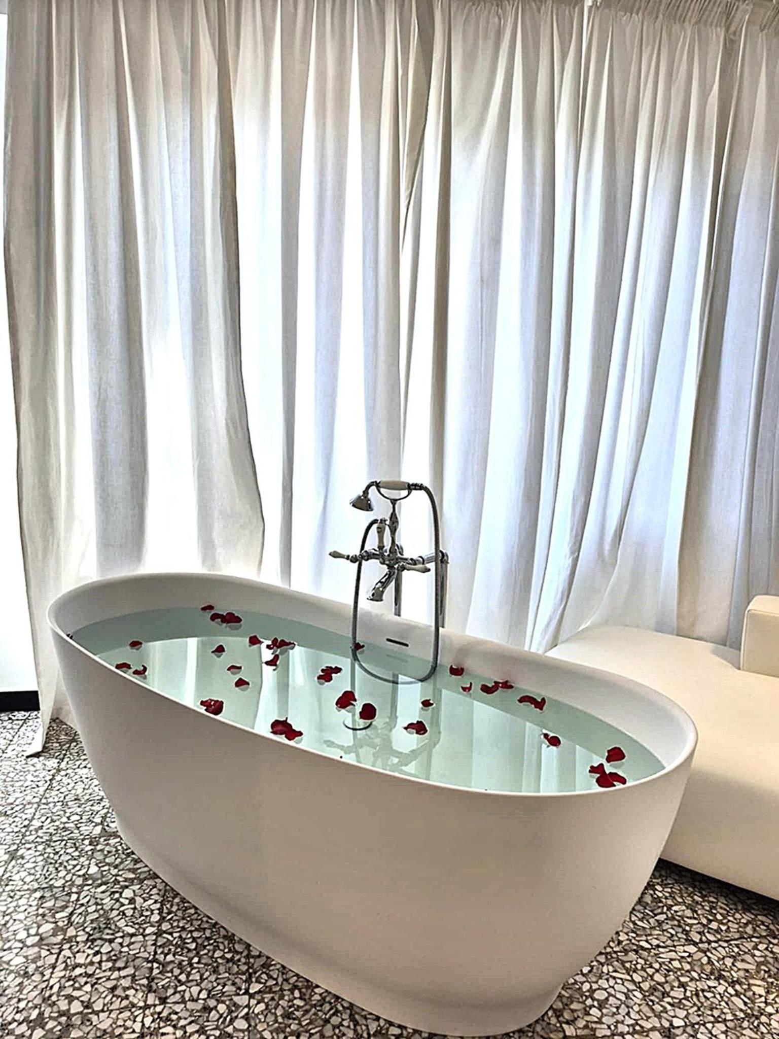Deluxe Suite with Spa Bath - Photo 1