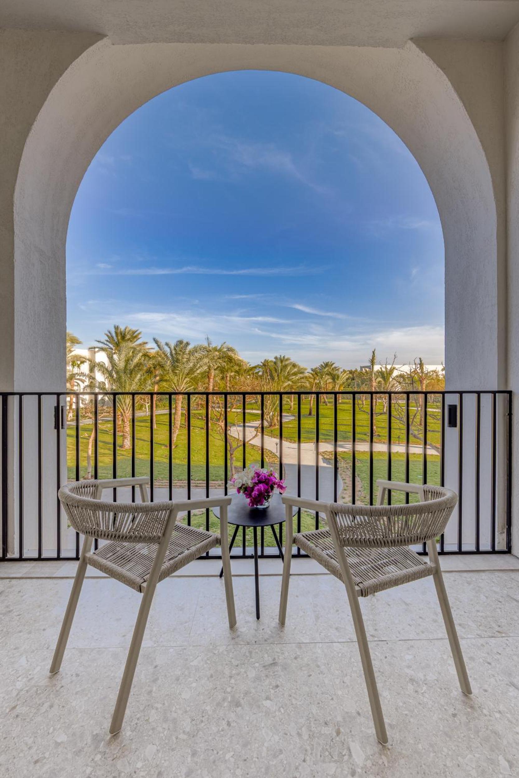 Deluxe Room Garden View (3 Adults) - Photo 1