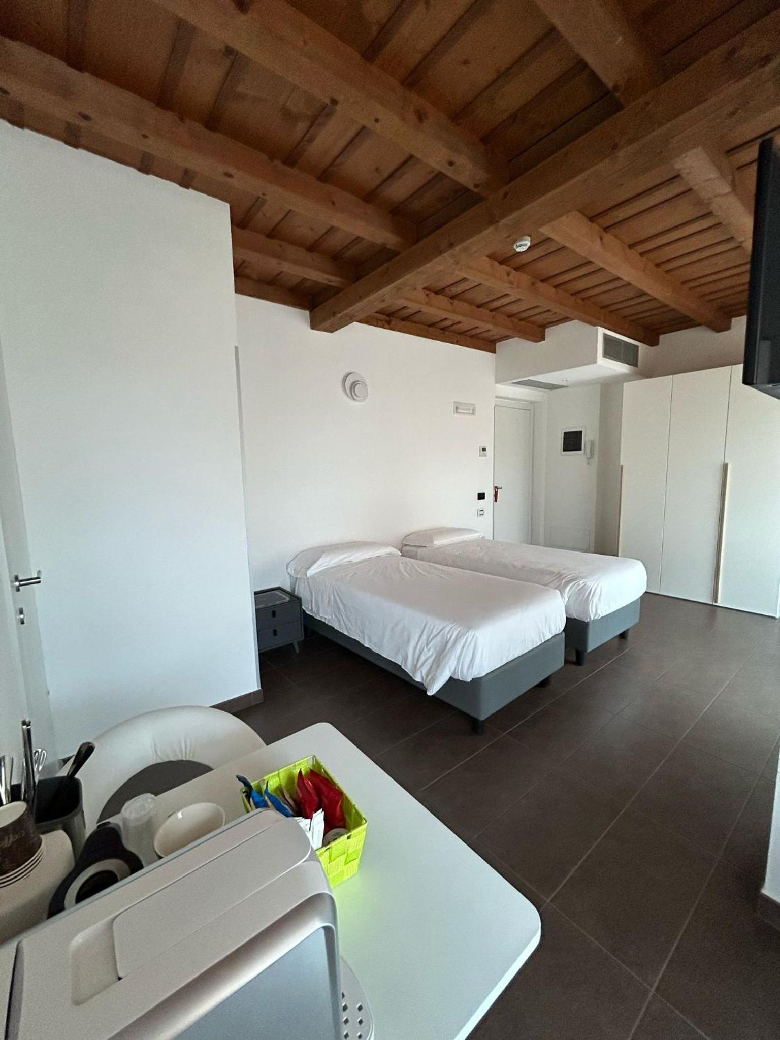 Standard Twin Room photo 3