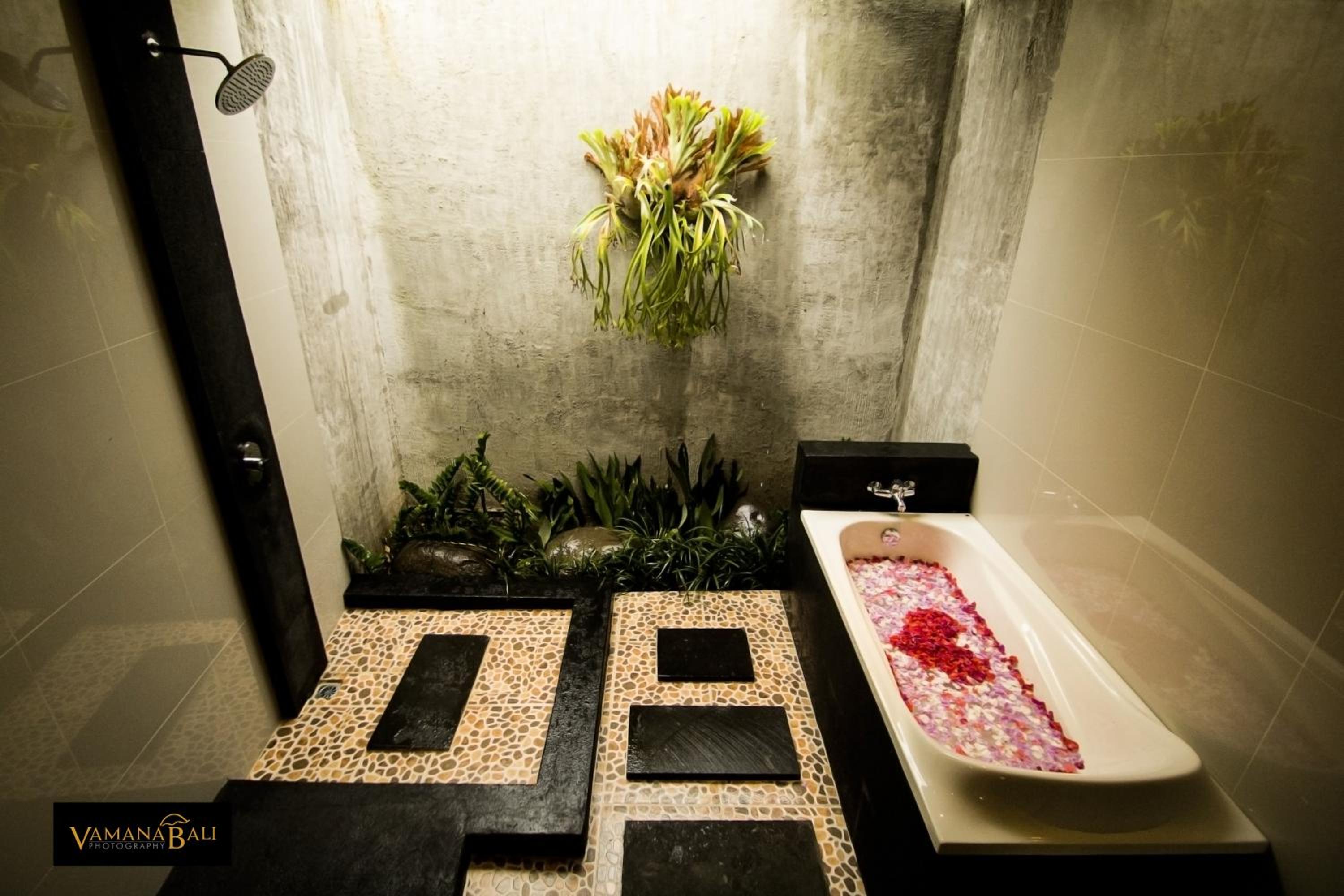 Villa with Private Pool - Photo 27