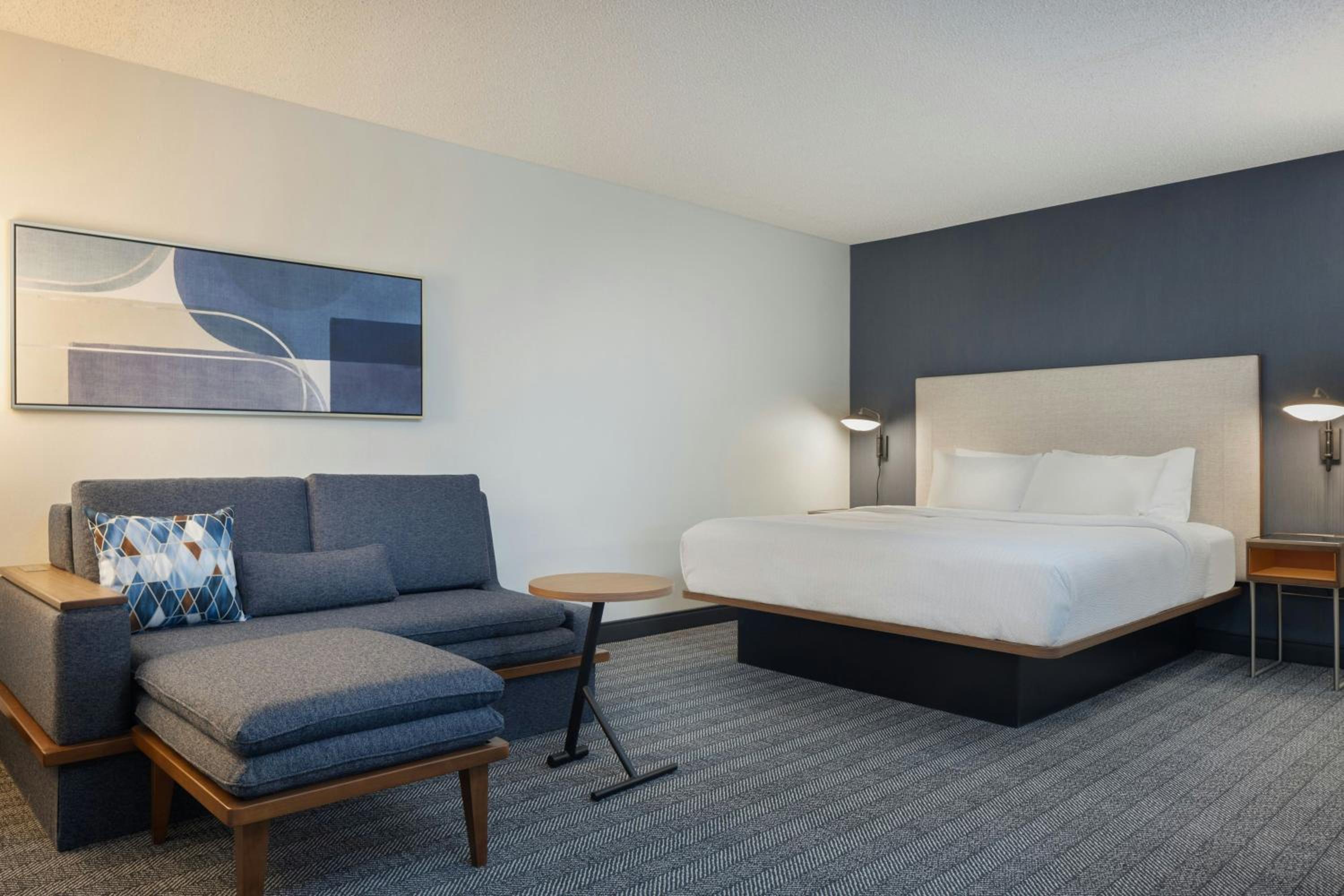King Room with Sofa Bed - Hearing Accessible - Photo 11