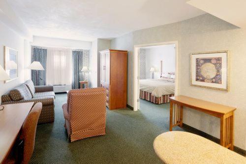 One-Bedroom Suite with Two Queen Beds - Photo 1