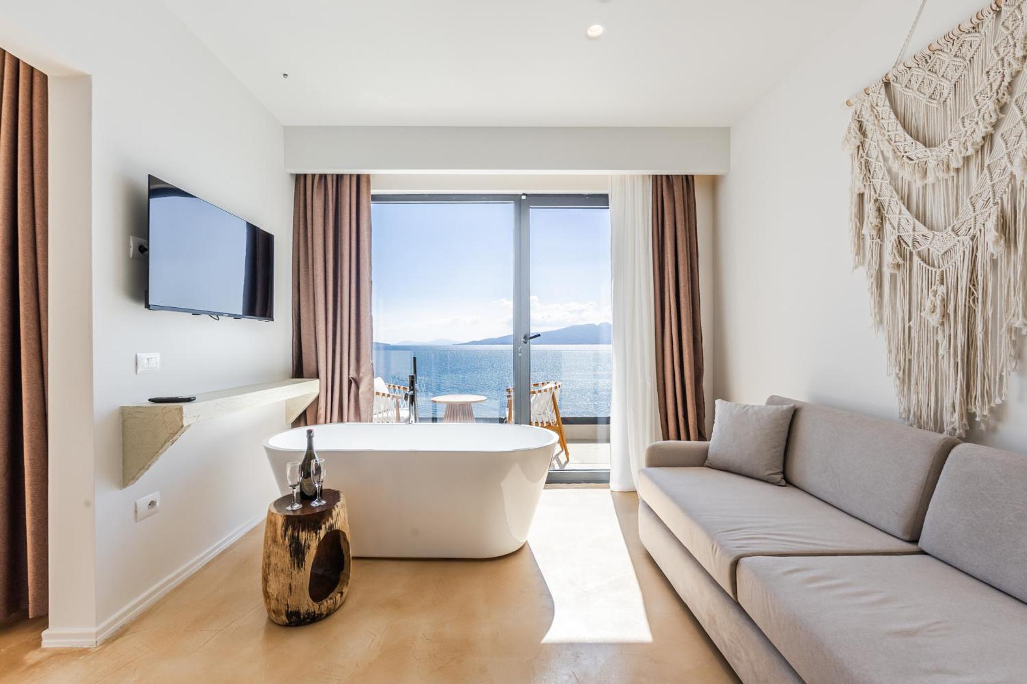 Royal Suite with Sea View and Bath Tub photo 2