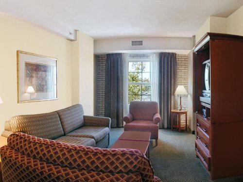 One-Bedroom Suite with Two Queen Beds - Photo 8